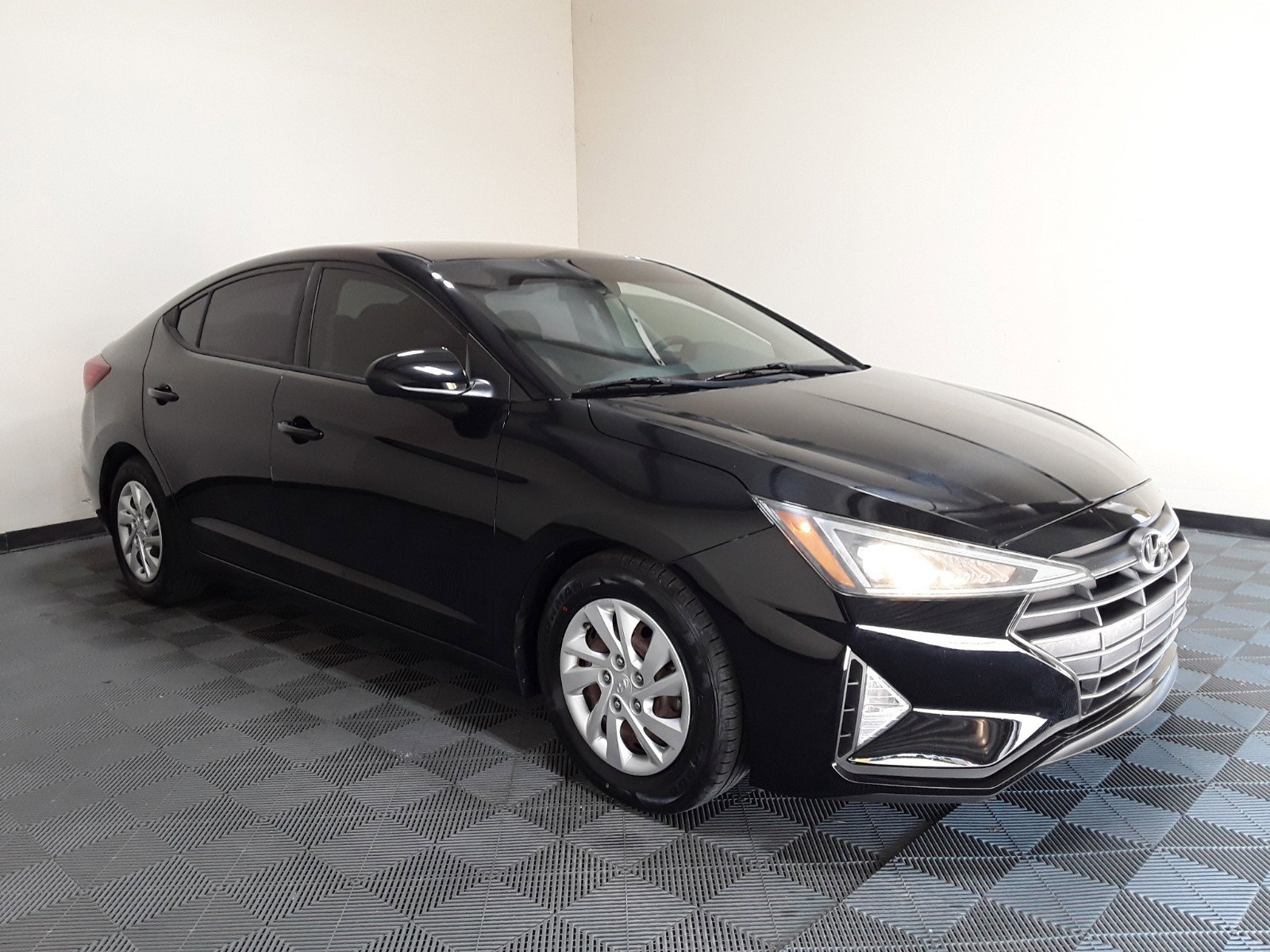 Used 2019 Hyundai Elantra SE Auto