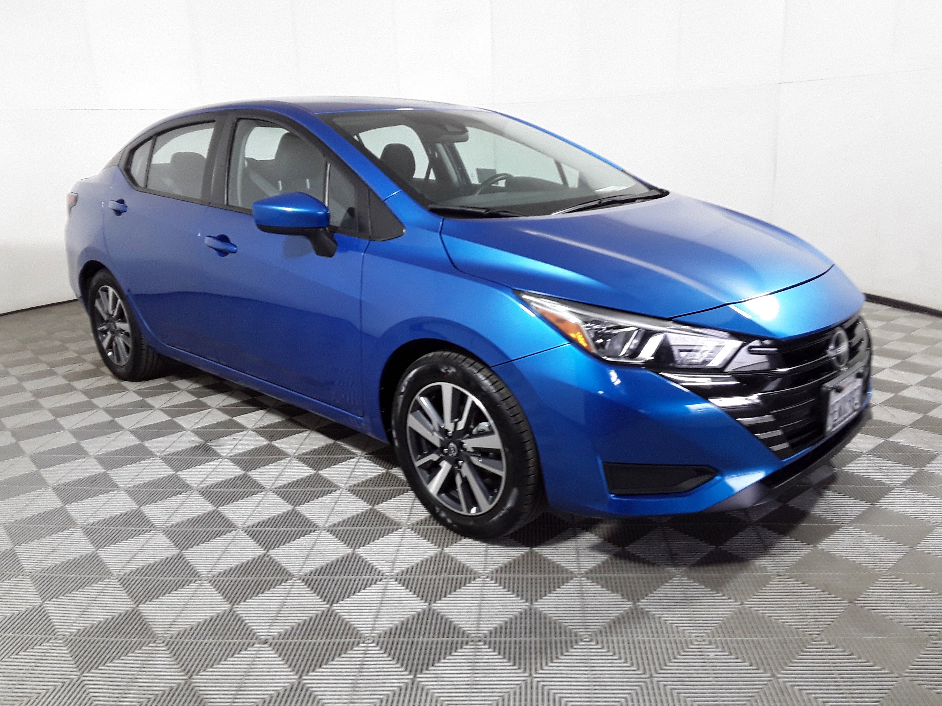 2023 Nissan Versa SV CVT