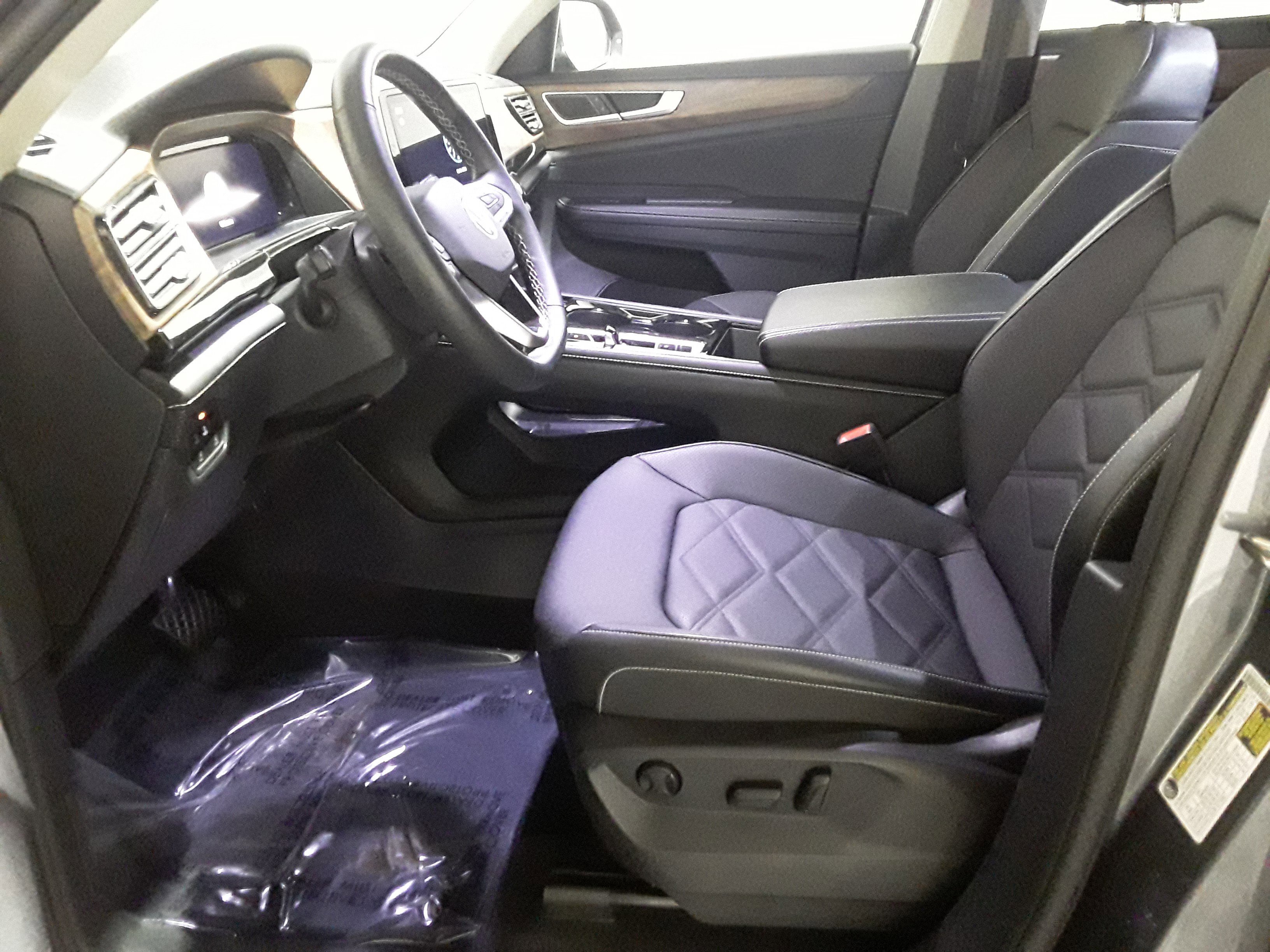 Image 10 of Used 2024 Volkswagen Atlas 2.0T SE w/Technology 4MOTION