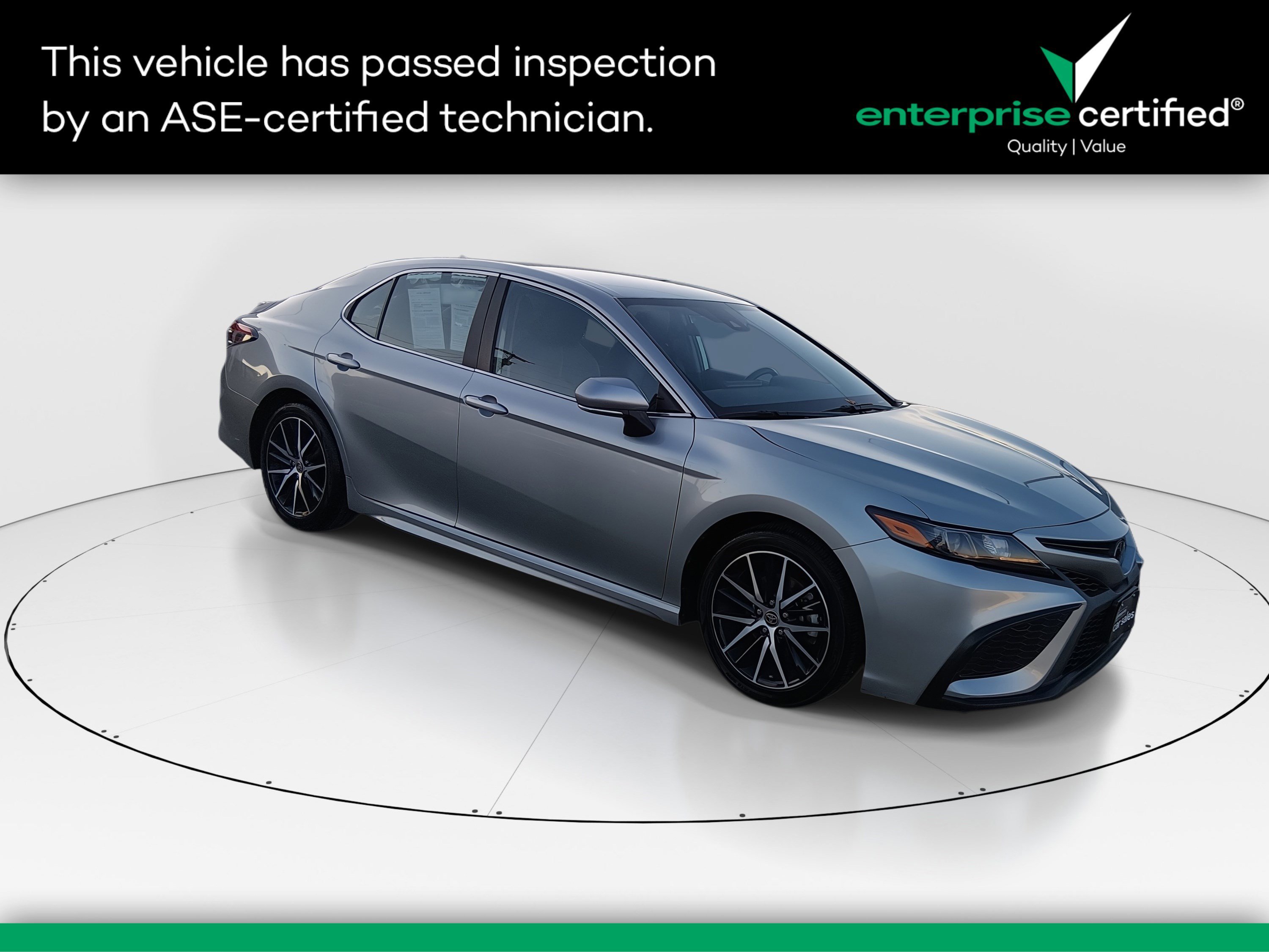 2023 Toyota Camry SE's photo