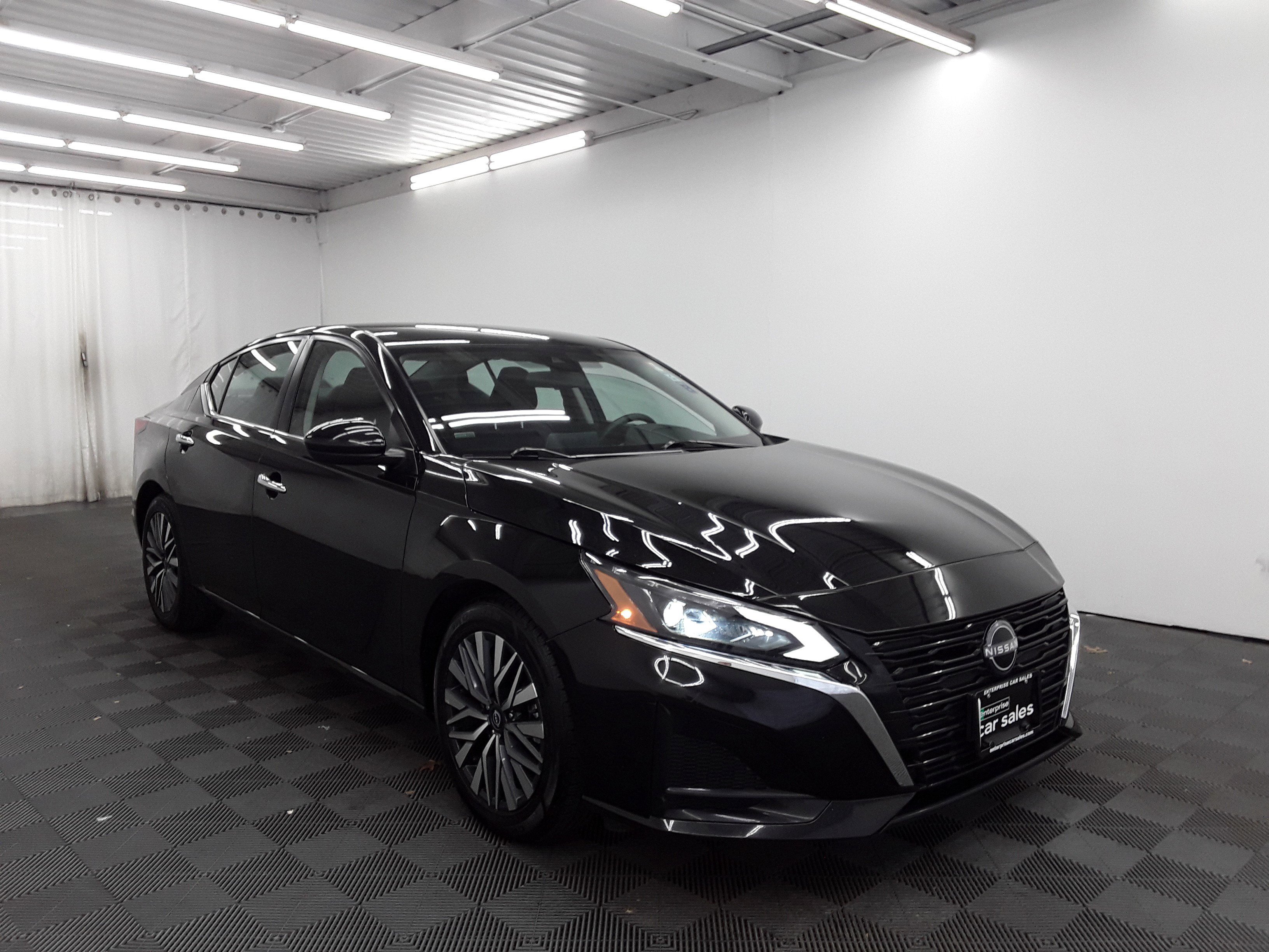 Used 2023 Nissan Altima 2.5 SV Sedan