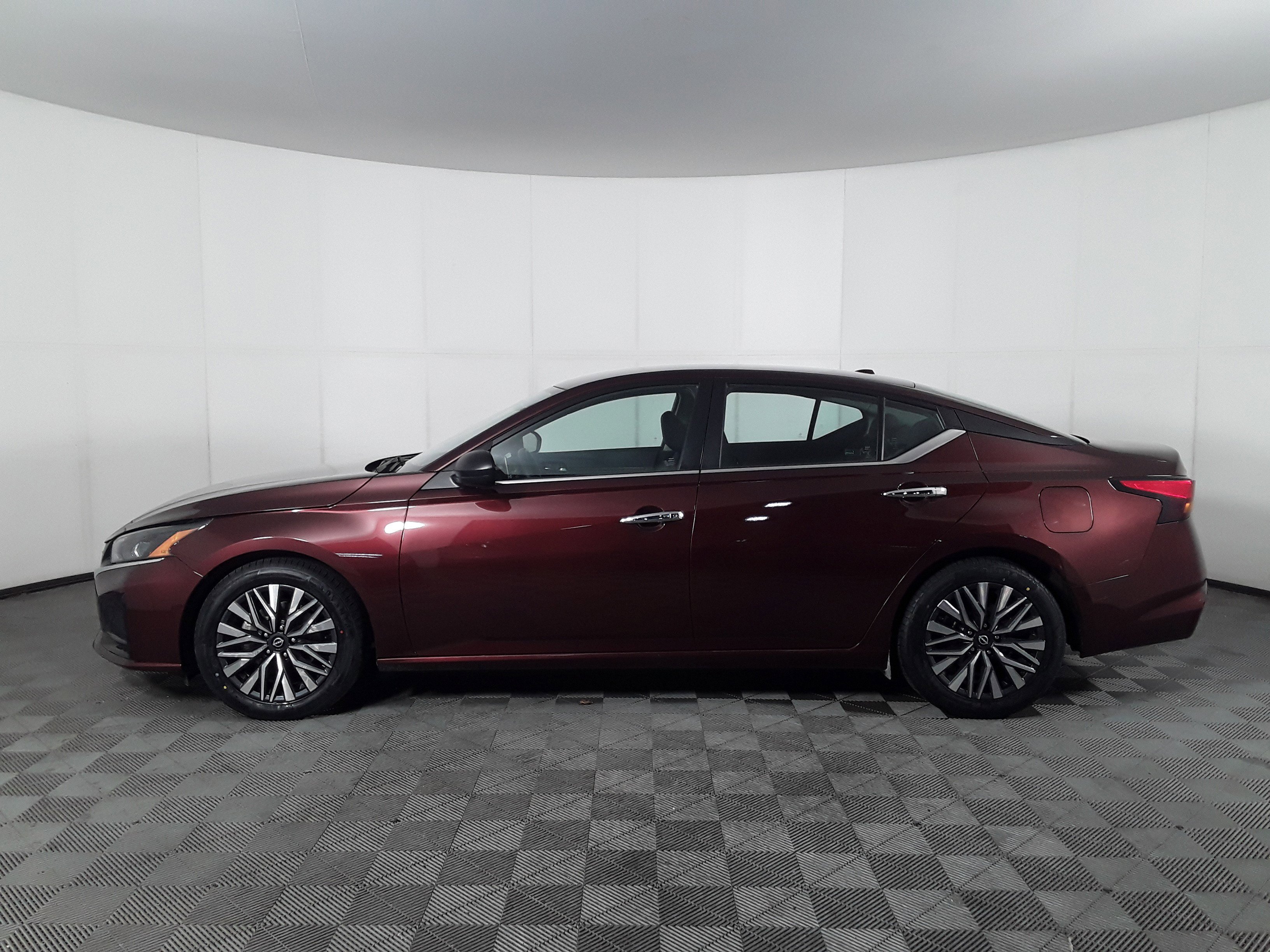 Image of Used 2024 Nissan Altima 2.5 SV Sedan