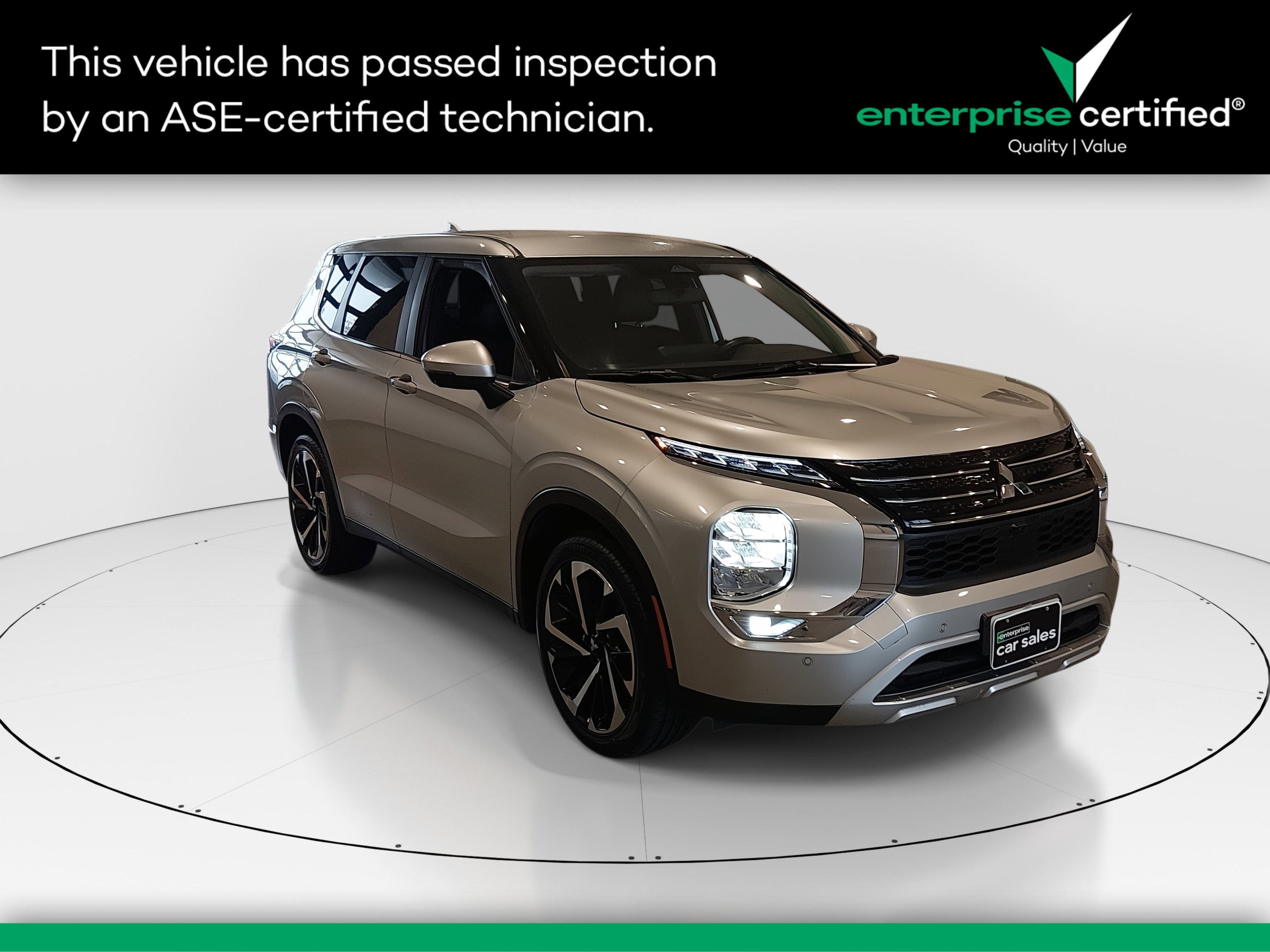 2024 Mitsubishi Outlander SE's photo