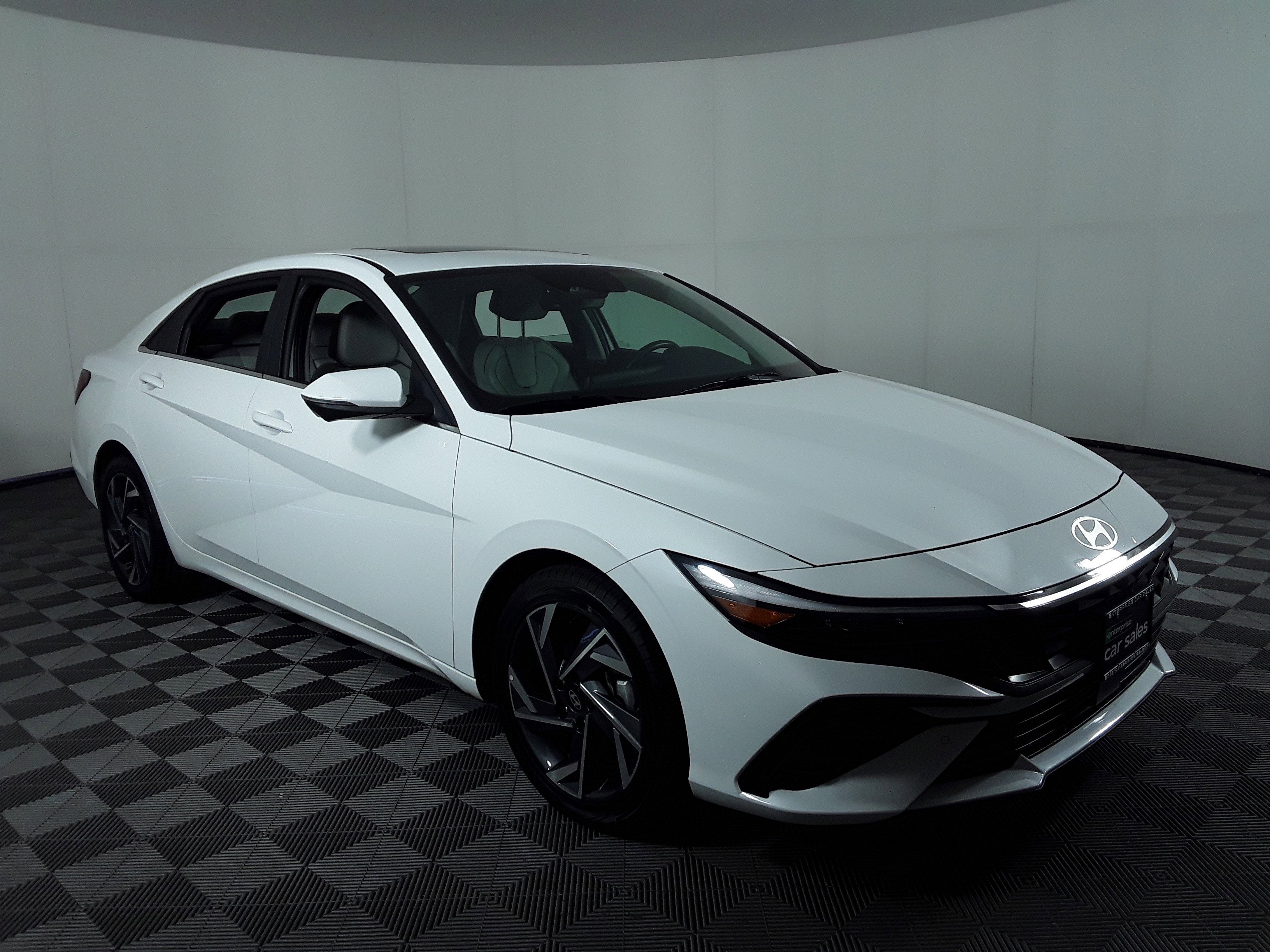 Used 2024 Hyundai Elantra Limited IVT