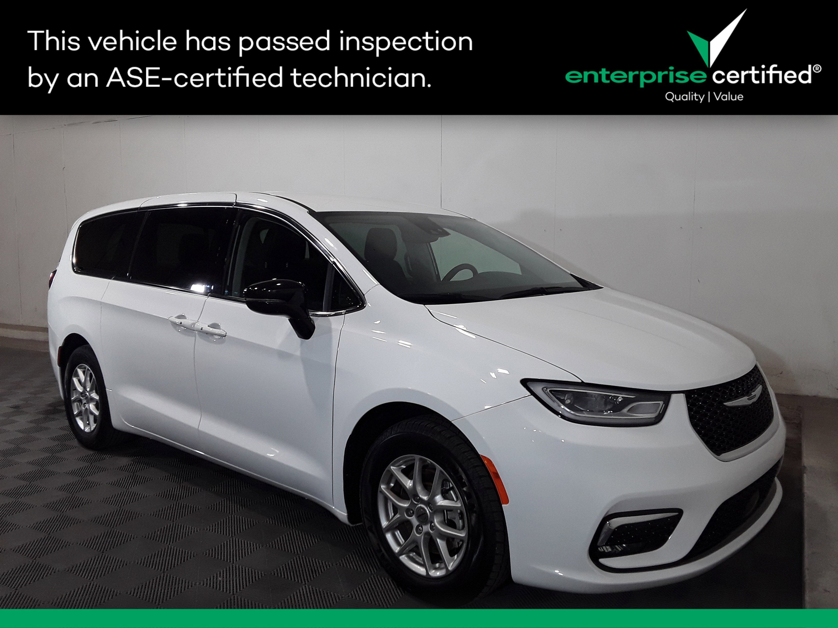 Used 2024 Chrysler Pacifica Touring L FWD