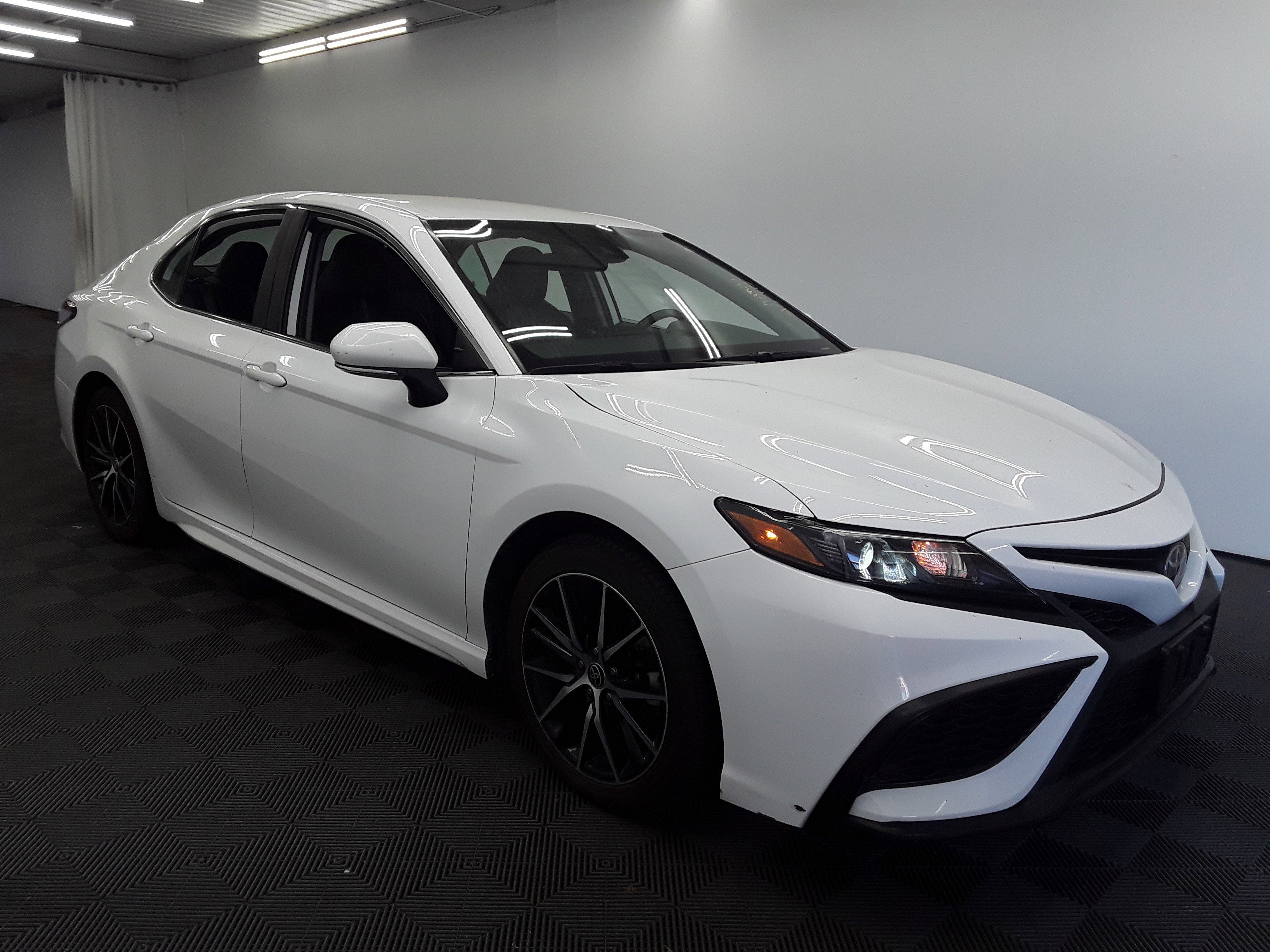 Used 2023 Toyota Camry SE Auto