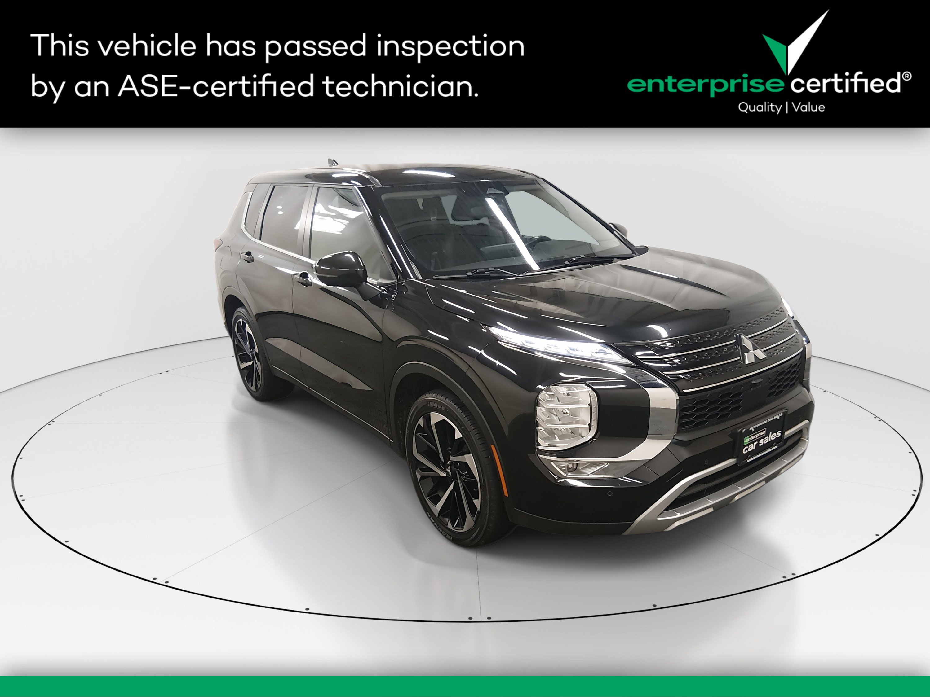 2024 Mitsubishi Outlander SE's photo