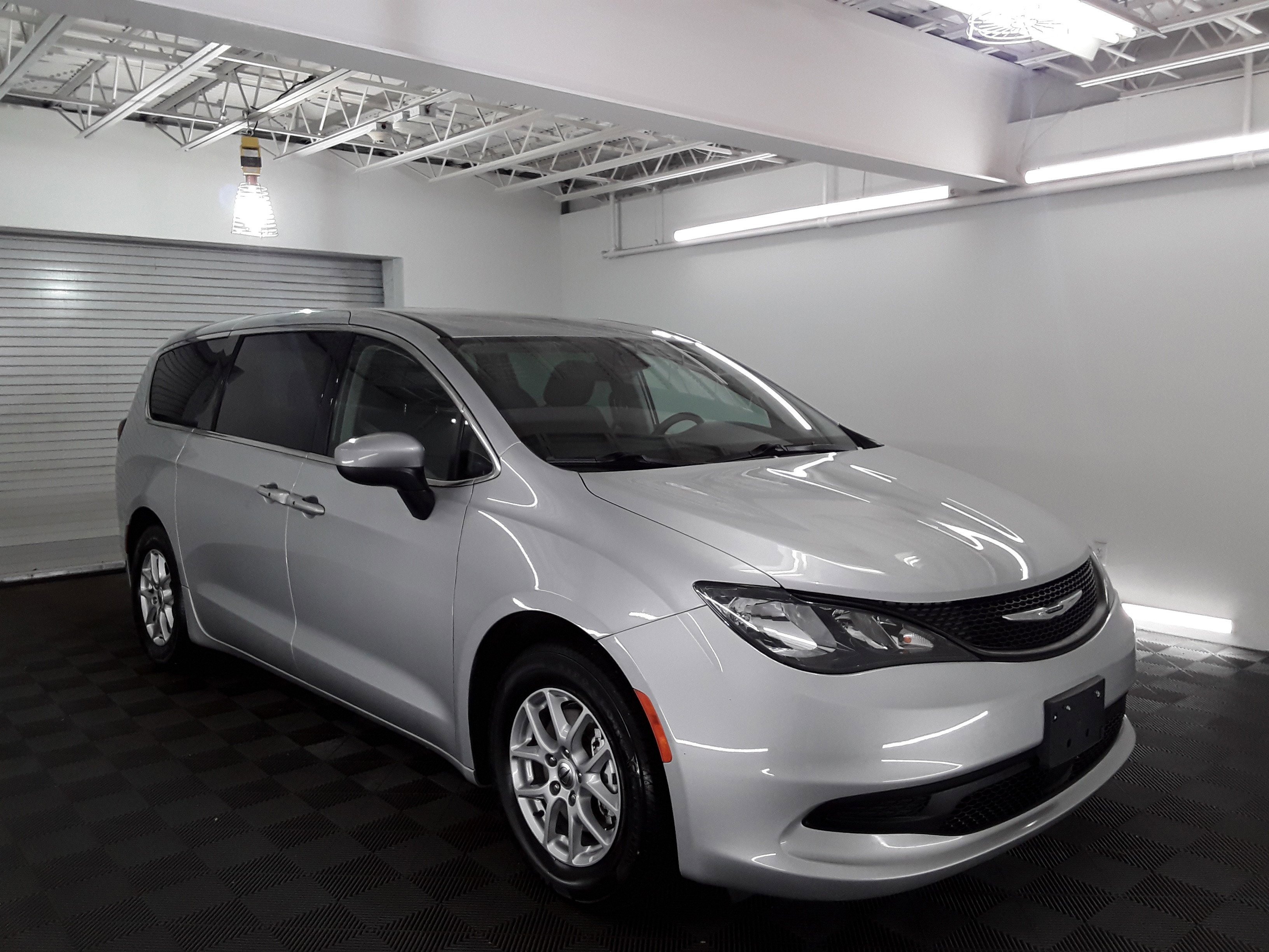 2023 Chrysler Voyager LX FWD