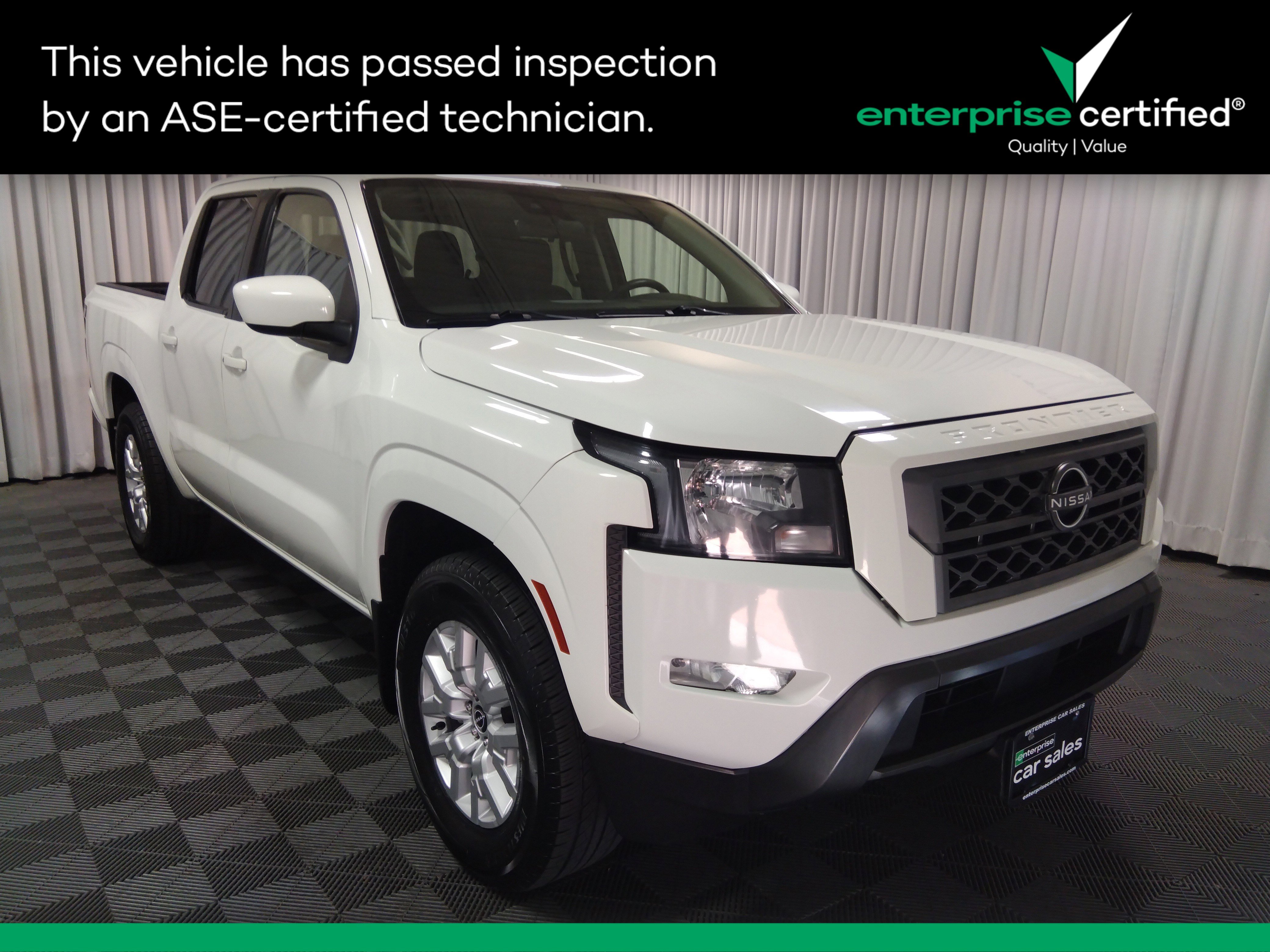 2022 Nissan Frontier SV's photo