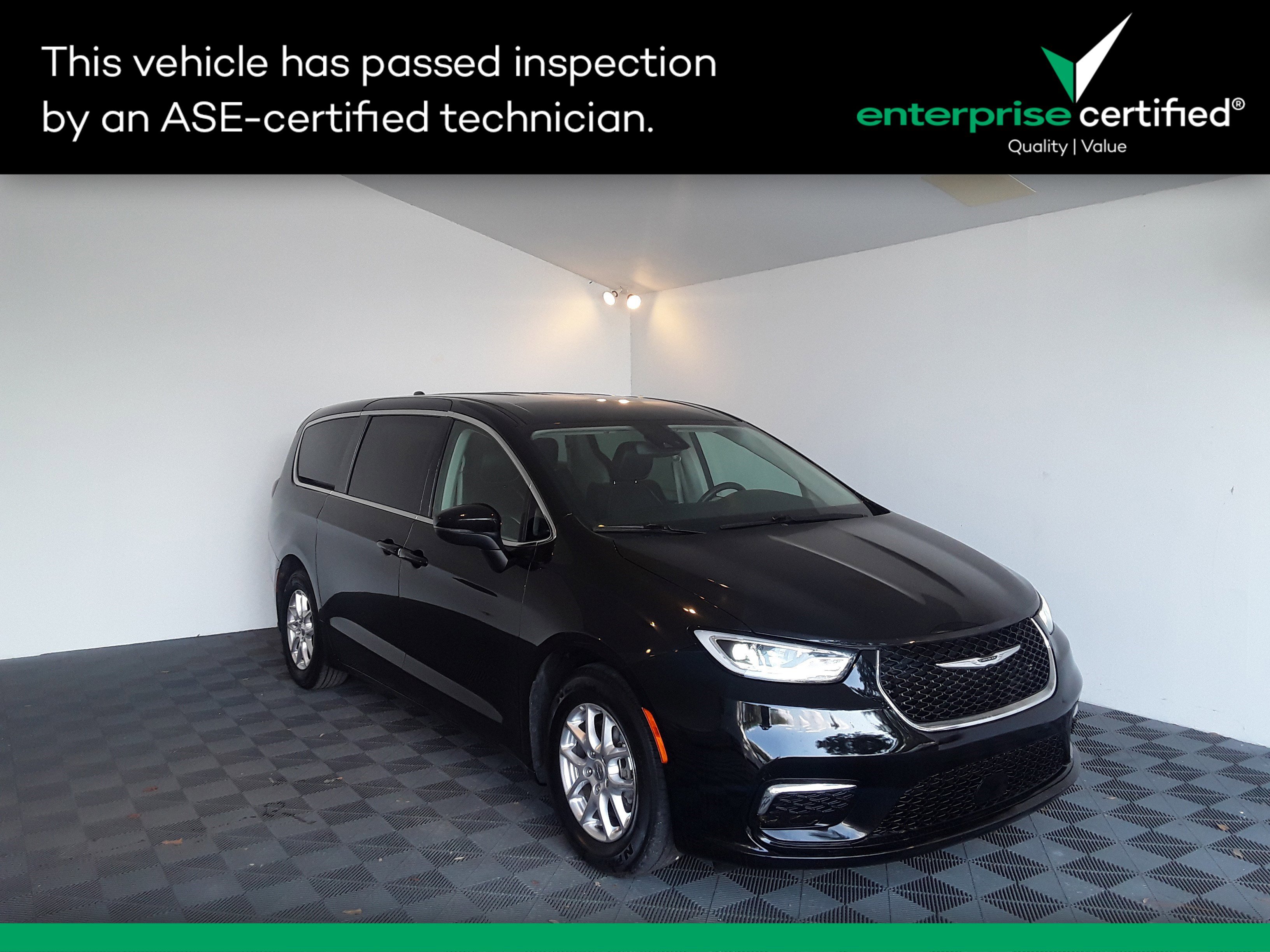 Used 2023 Chrysler Pacifica Touring L FWD