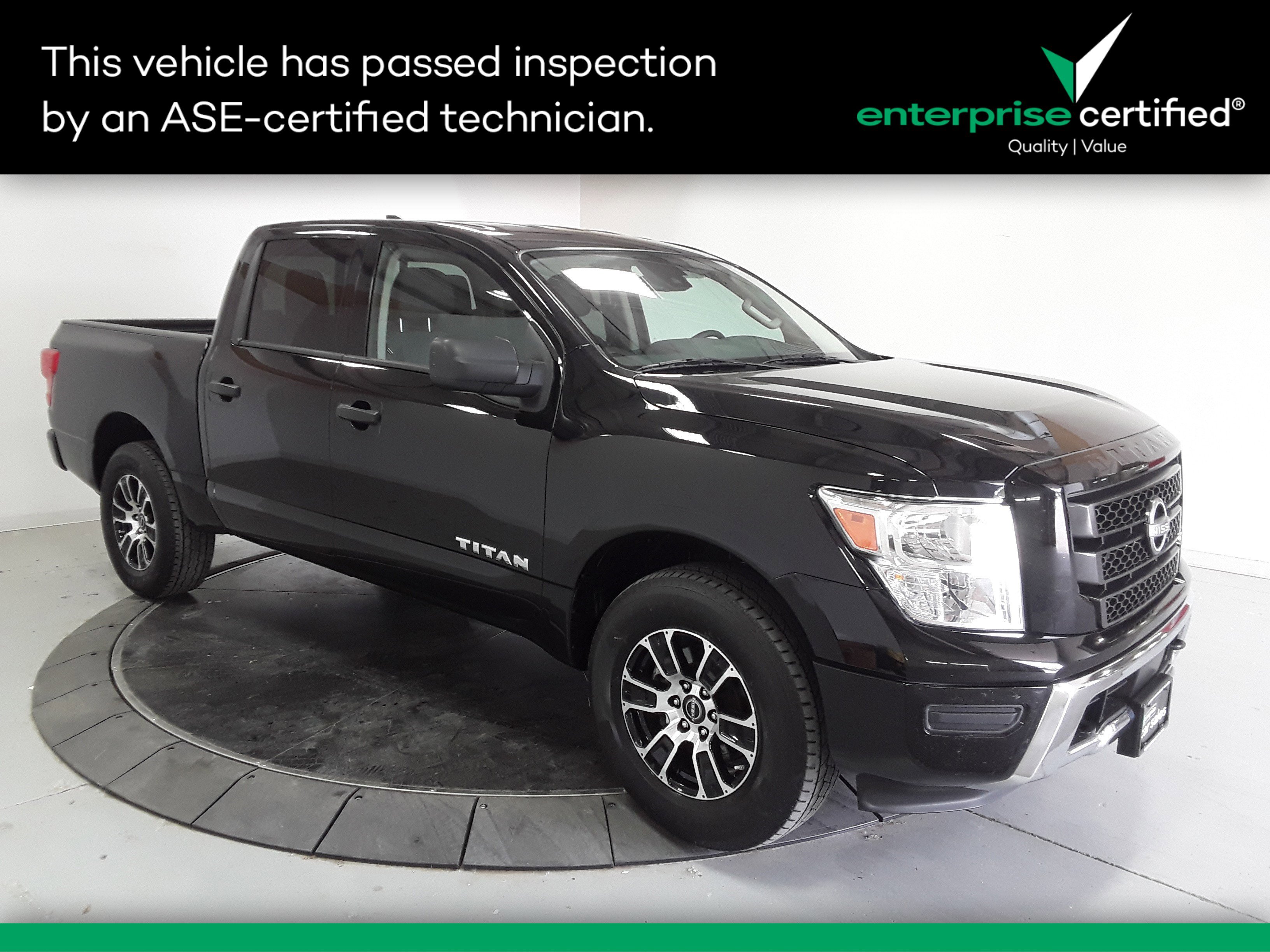 2023 Nissan Titan 4x4 Crew Cab SV
