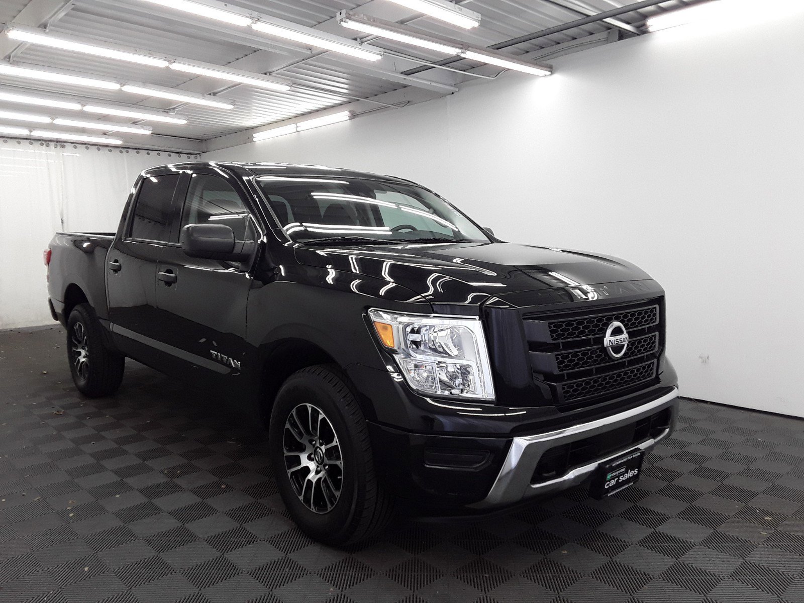 2022 Nissan Titan 4x4 Crew Cab SV