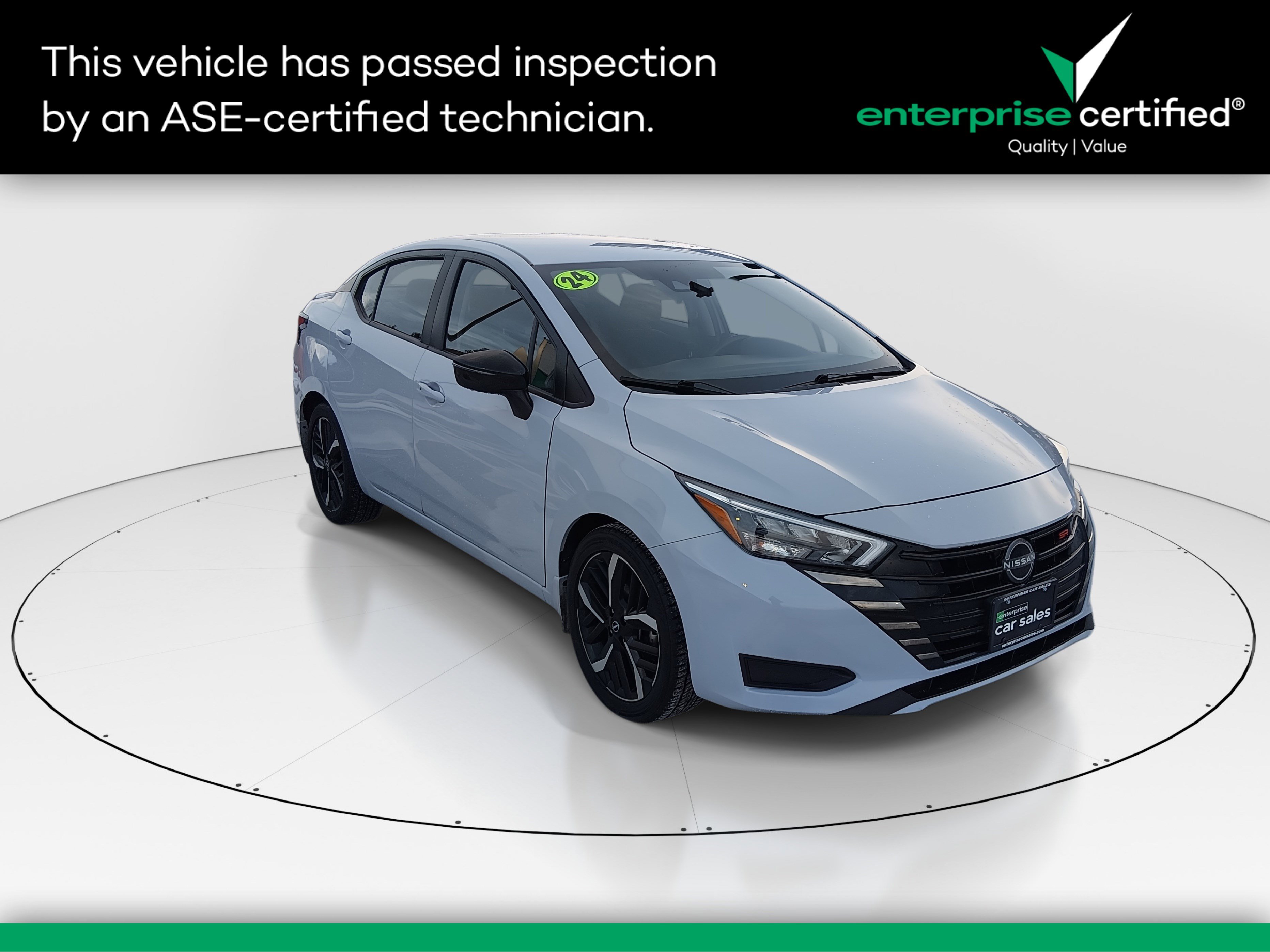 2024 Nissan Versa Sedan SR's photo