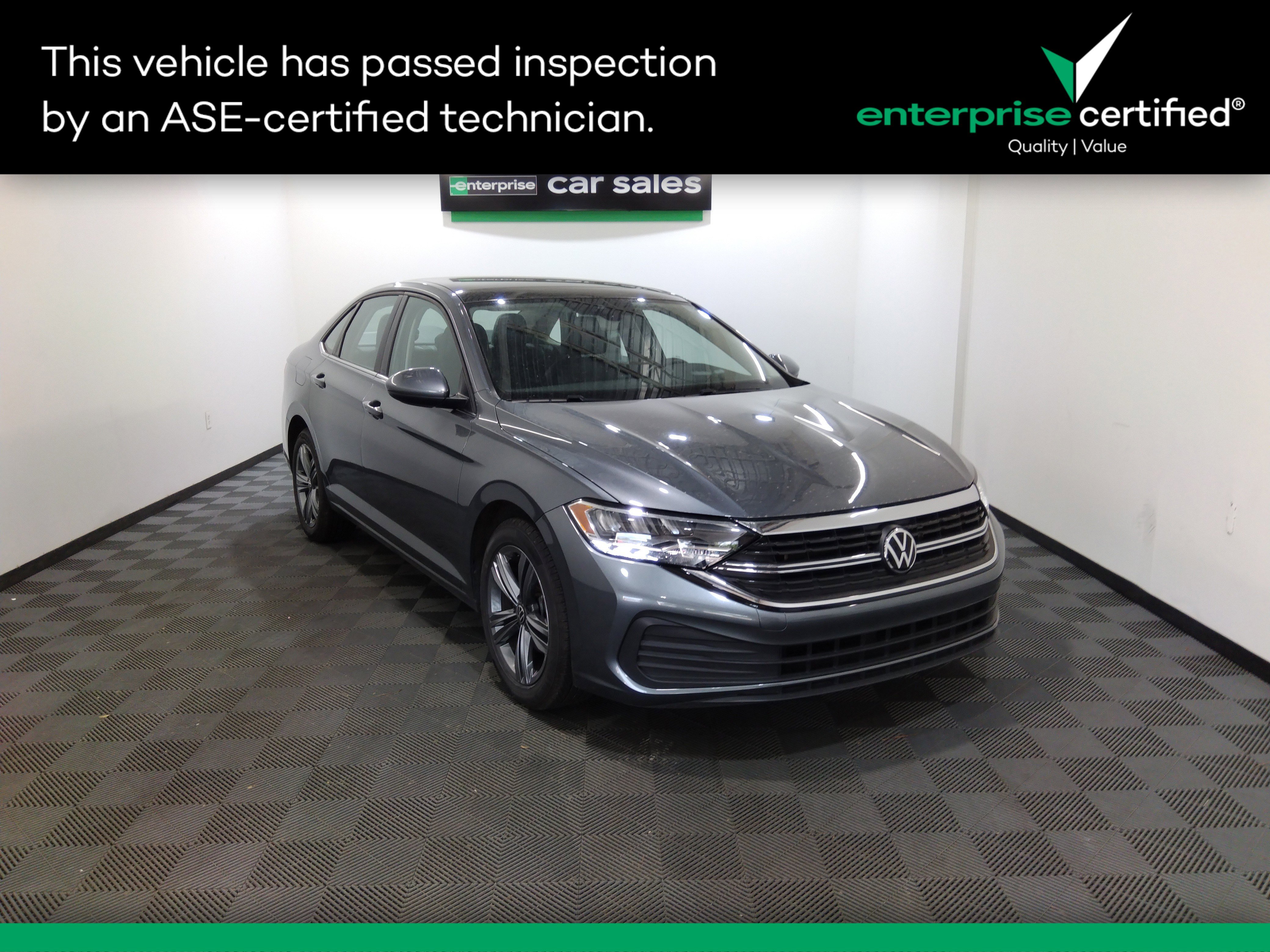 Used 2024 Volkswagen Jetta SE Auto
