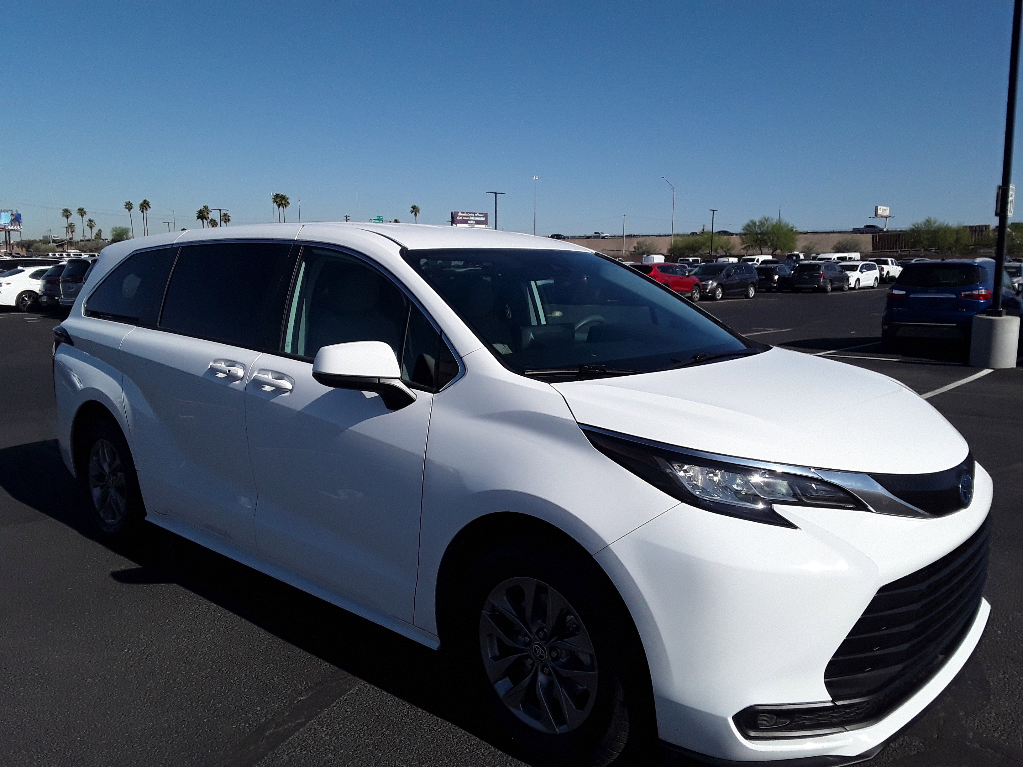 2023 Toyota Sienna LE FWD 8-Passenger