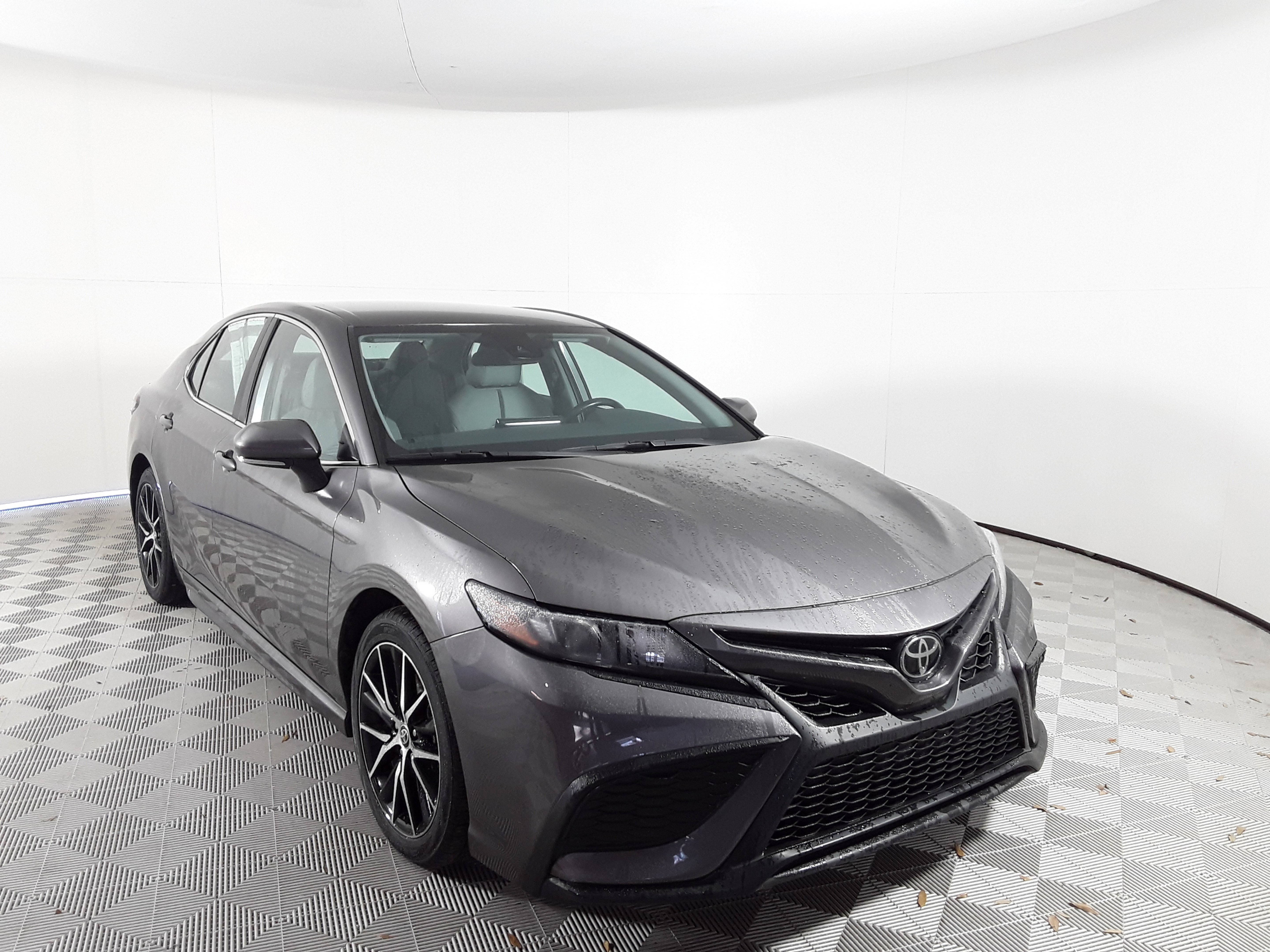 2023 Toyota Camry SE Auto