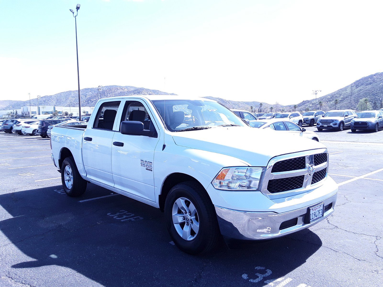 2022 Ram 1500 Classic SLT 4x2 Crew Cab 5'7