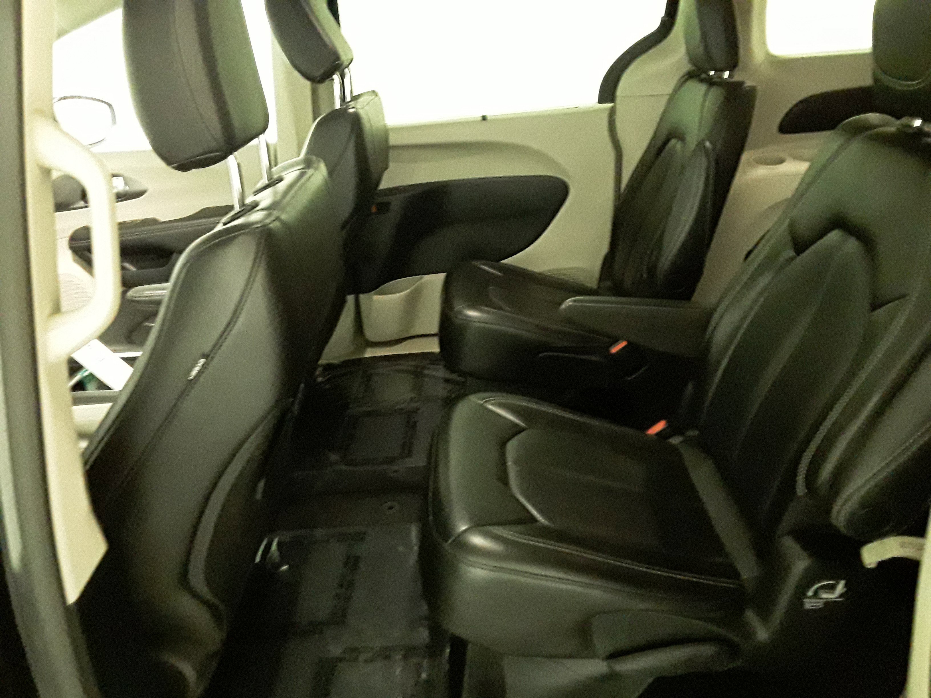 Image 10 of Used 2023 Chrysler Pacifica Touring L FWD