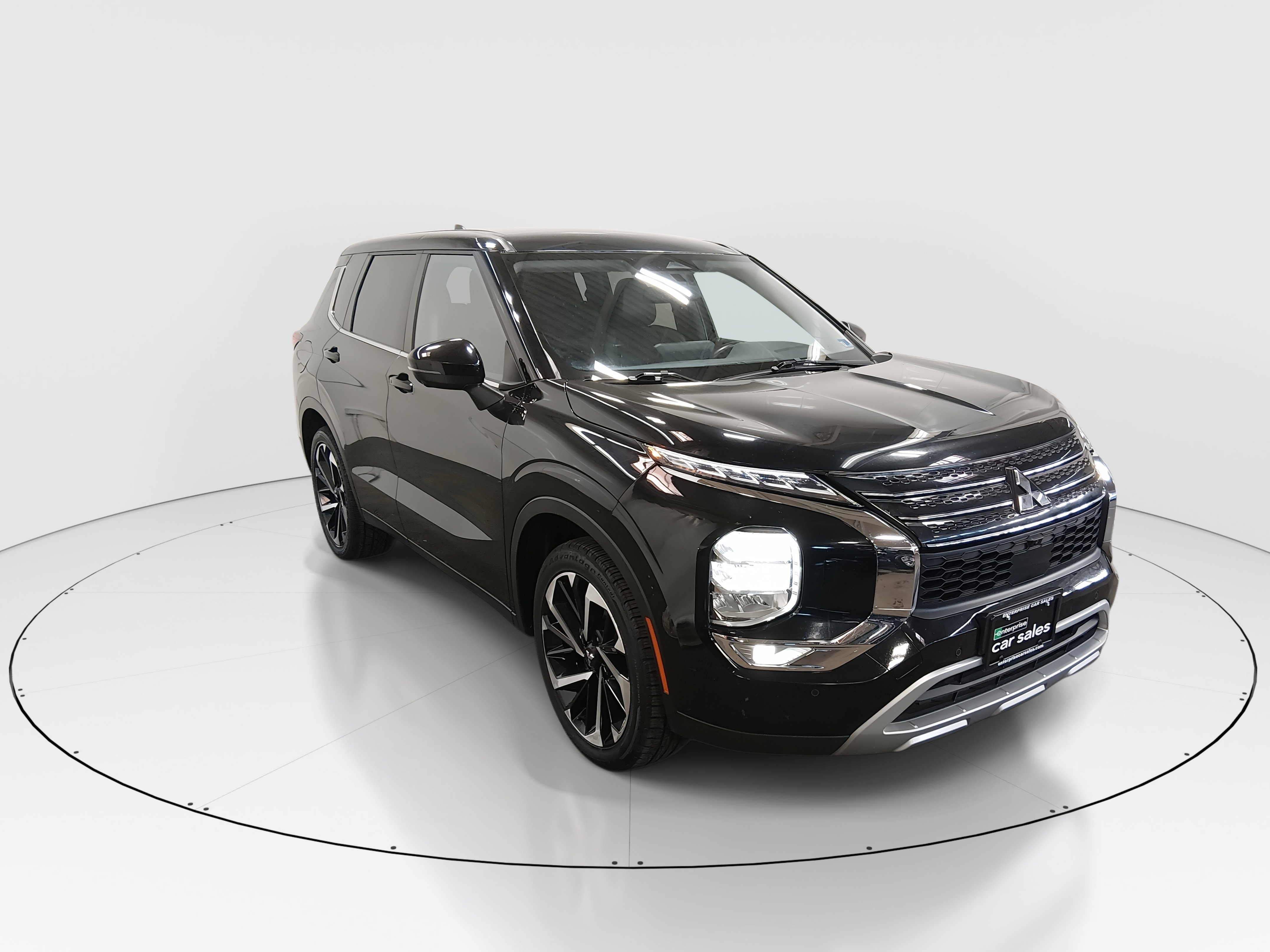 2024 Mitsubishi Outlander SE's photo