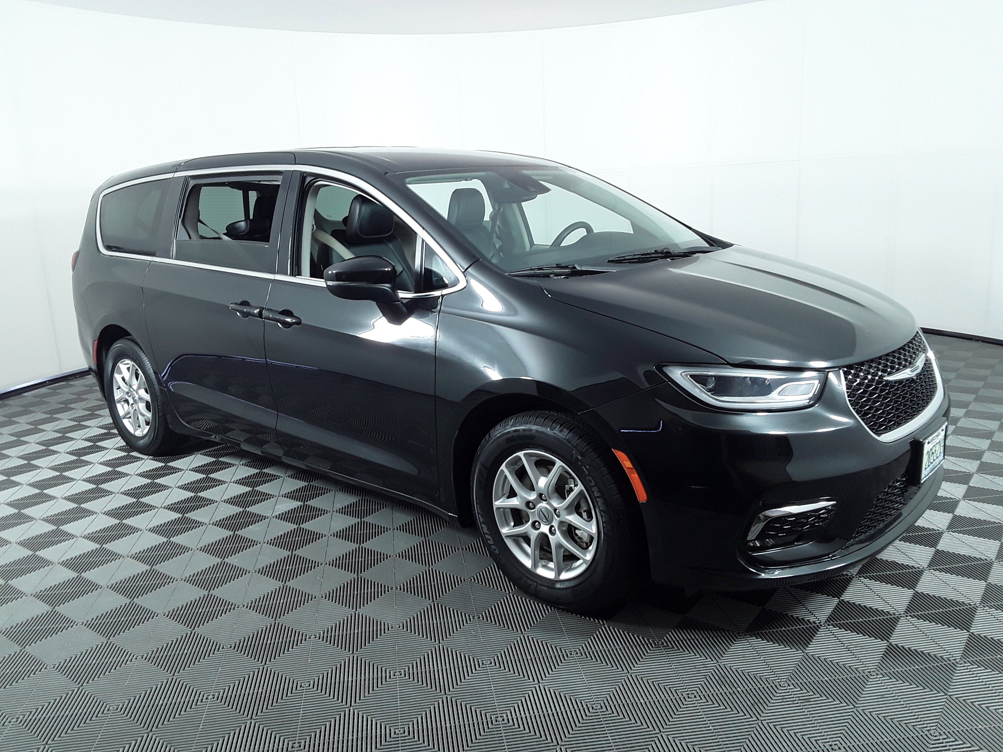 2023 Chrysler Pacifica Touring L FWD