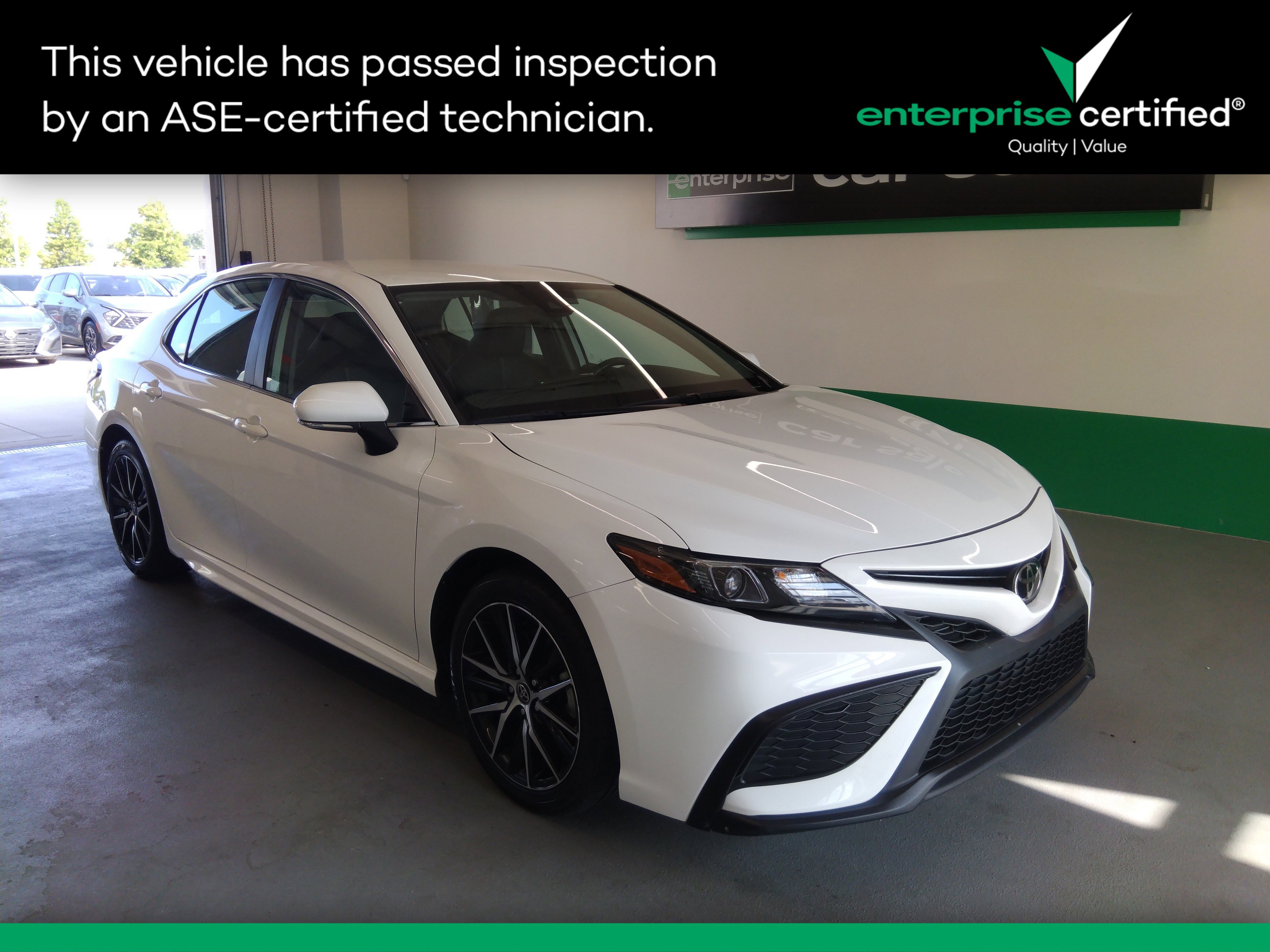 2022 Toyota Camry SE Auto