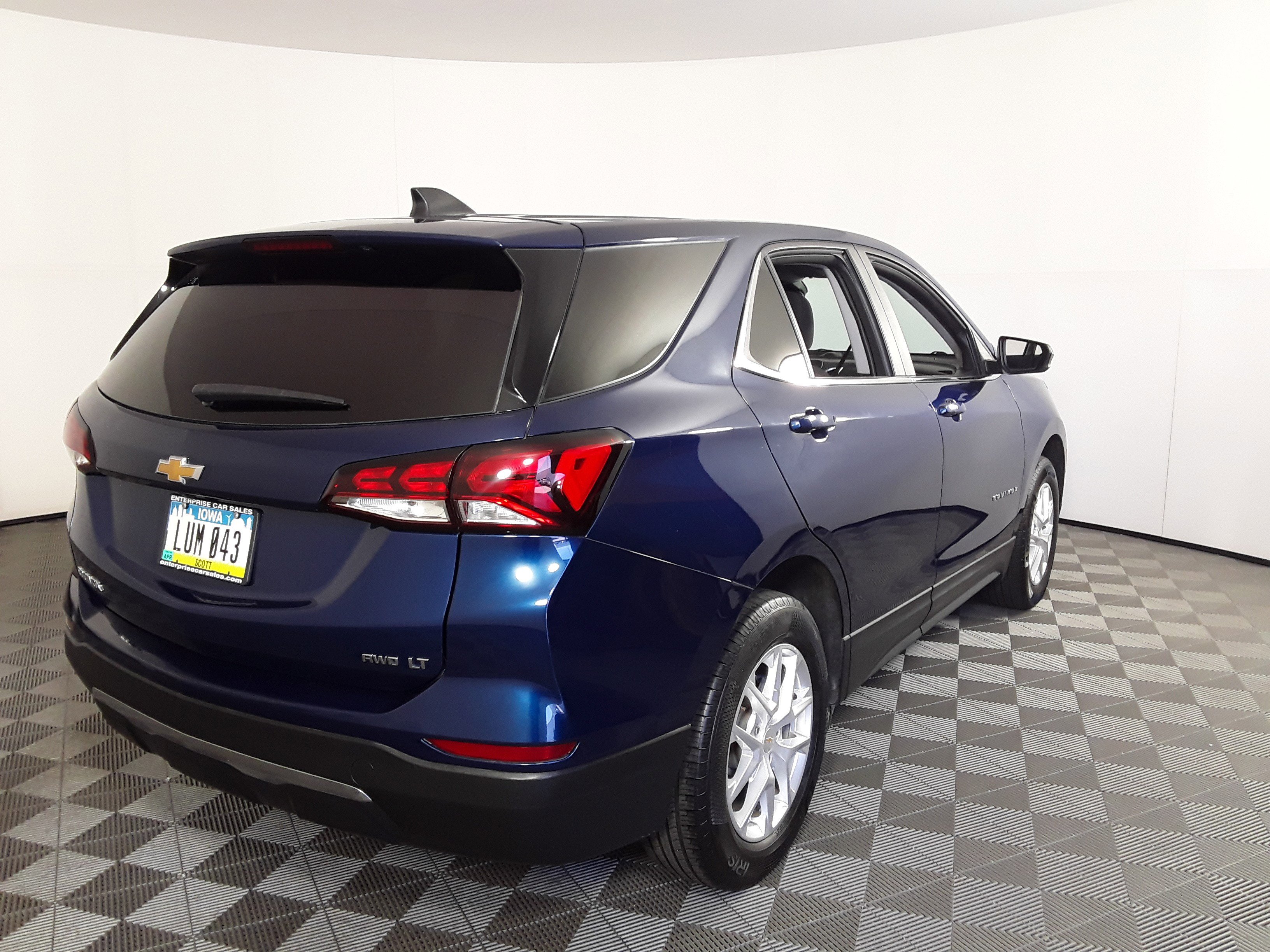Image 3 of Used 2022 Chevrolet Equinox LT AWD 4dr