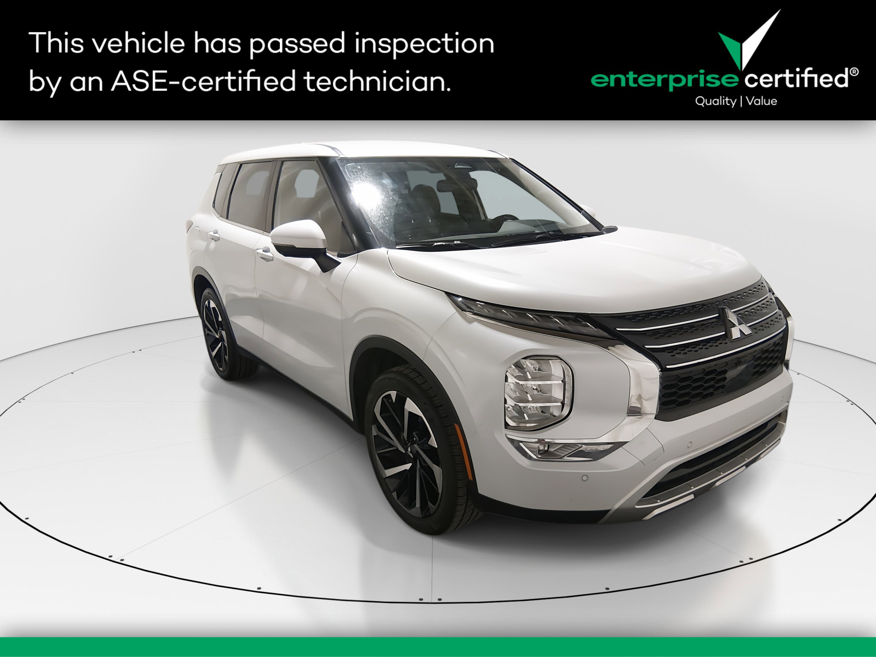 2024 Mitsubishi Outlander SE's photo