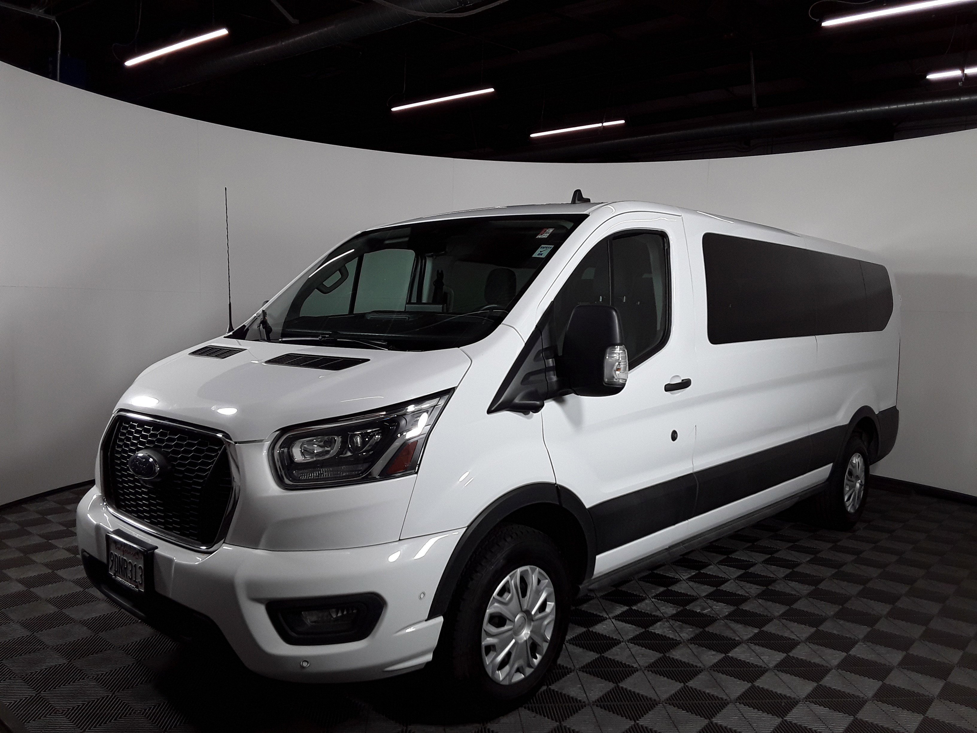 Image of Used 2023 Ford Transit Passenger Wagon XLT T-350 148" Low Roof RWD