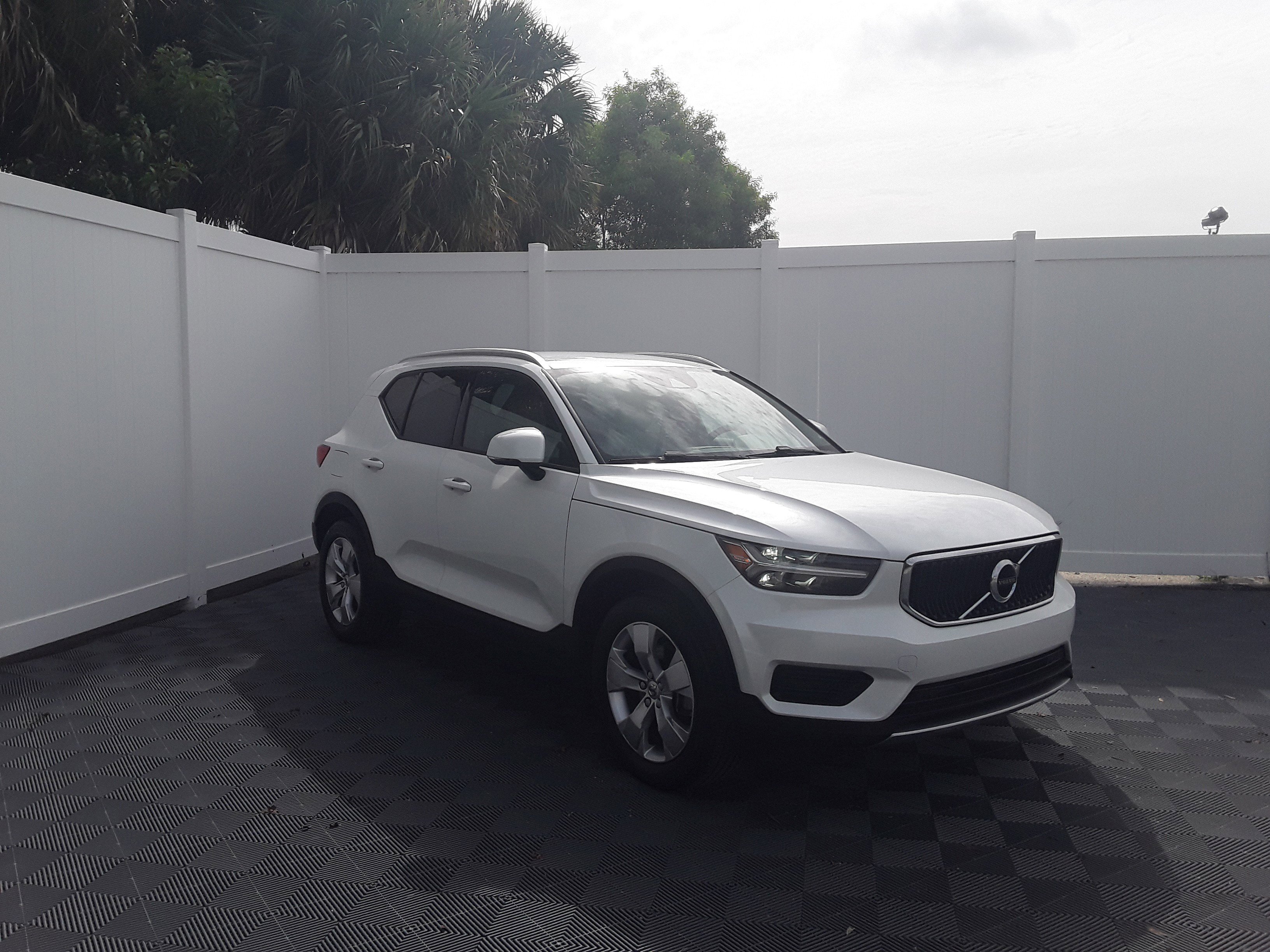 2022 Volvo XC40 T5 AWD Momentum