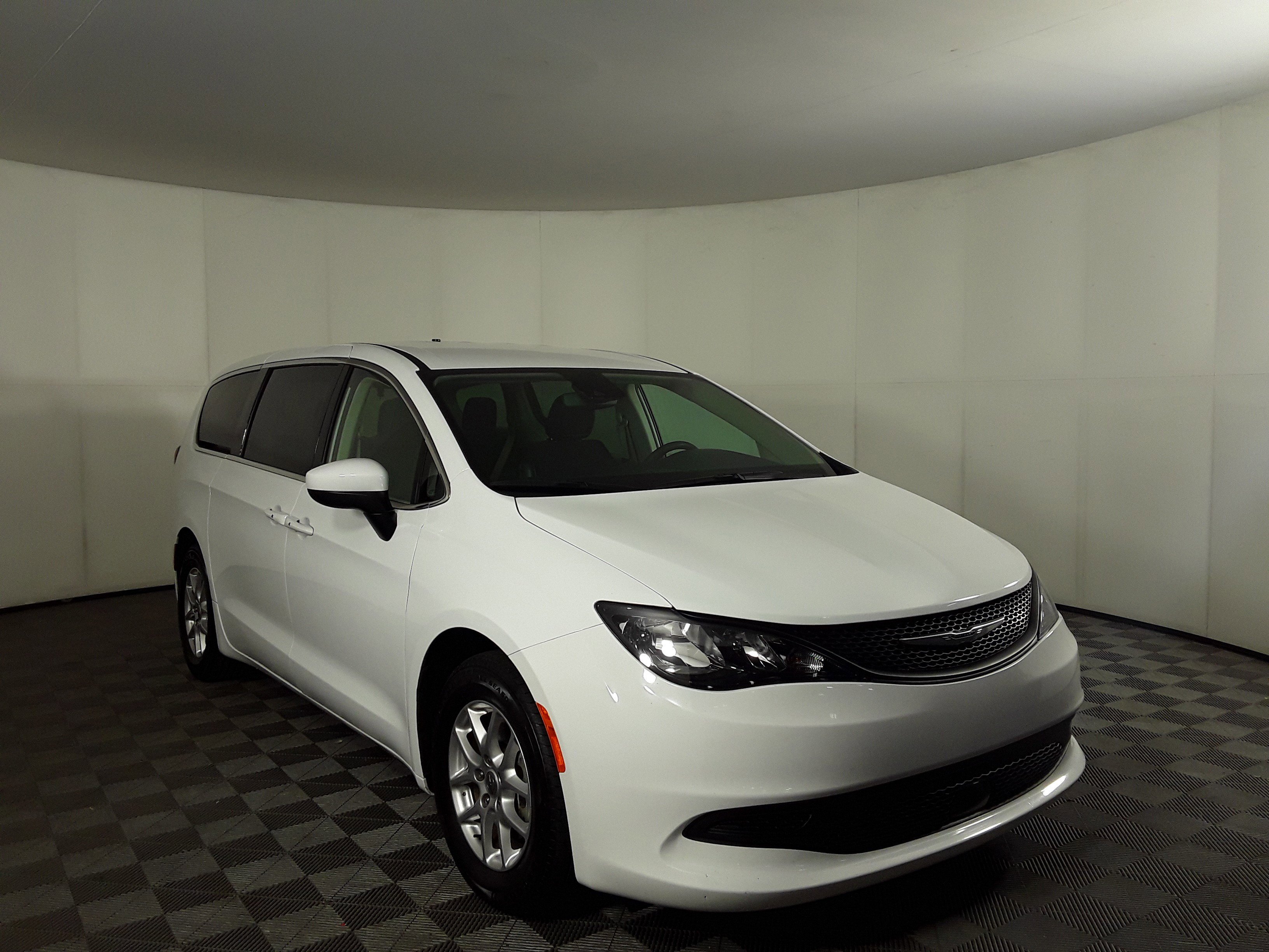 2023 Chrysler Voyager LX FWD