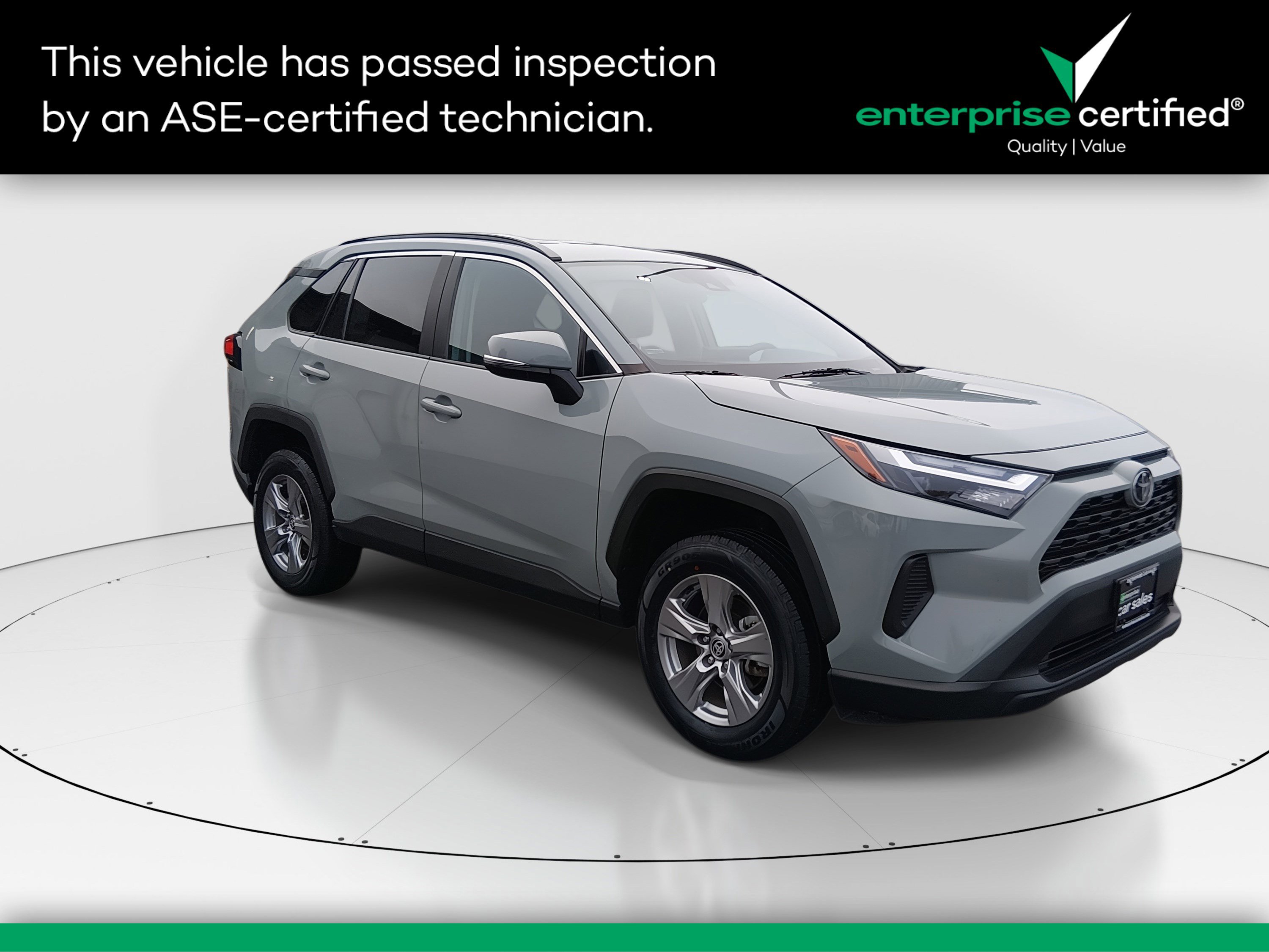 2023 Toyota RAV4 XLE's photo