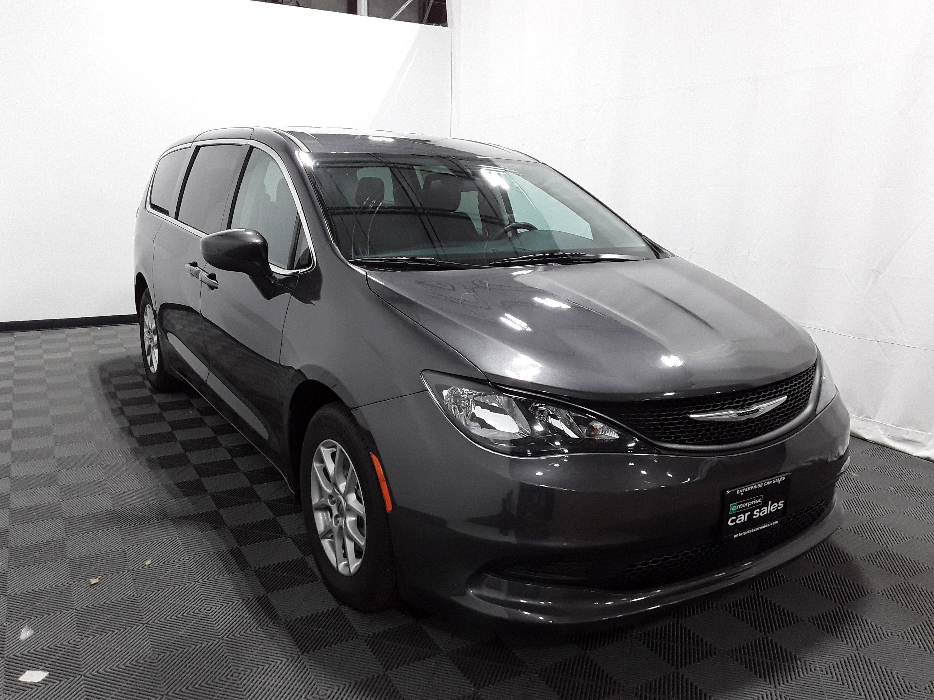 2022 Chrysler Voyager LX FWD