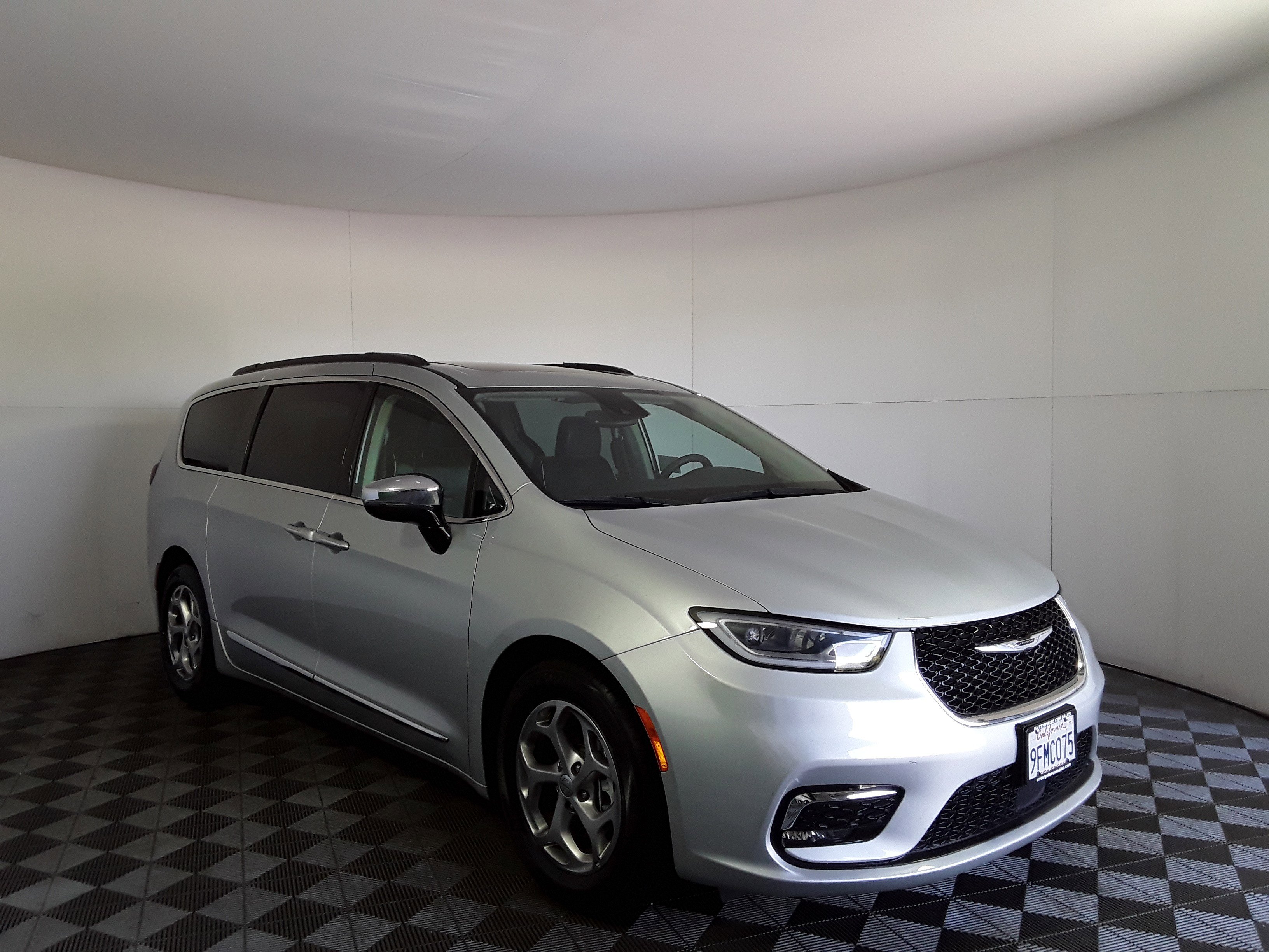 2023 Chrysler Pacifica Limited FWD