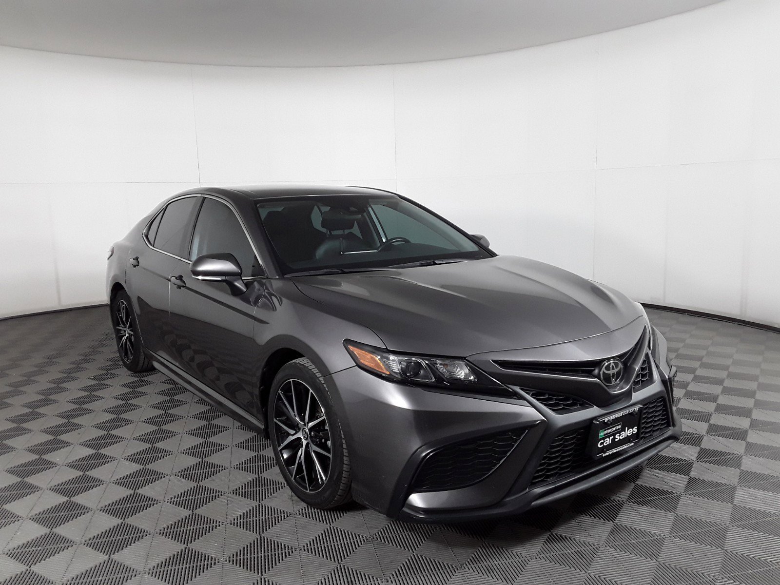 2022 Toyota Camry SE Auto