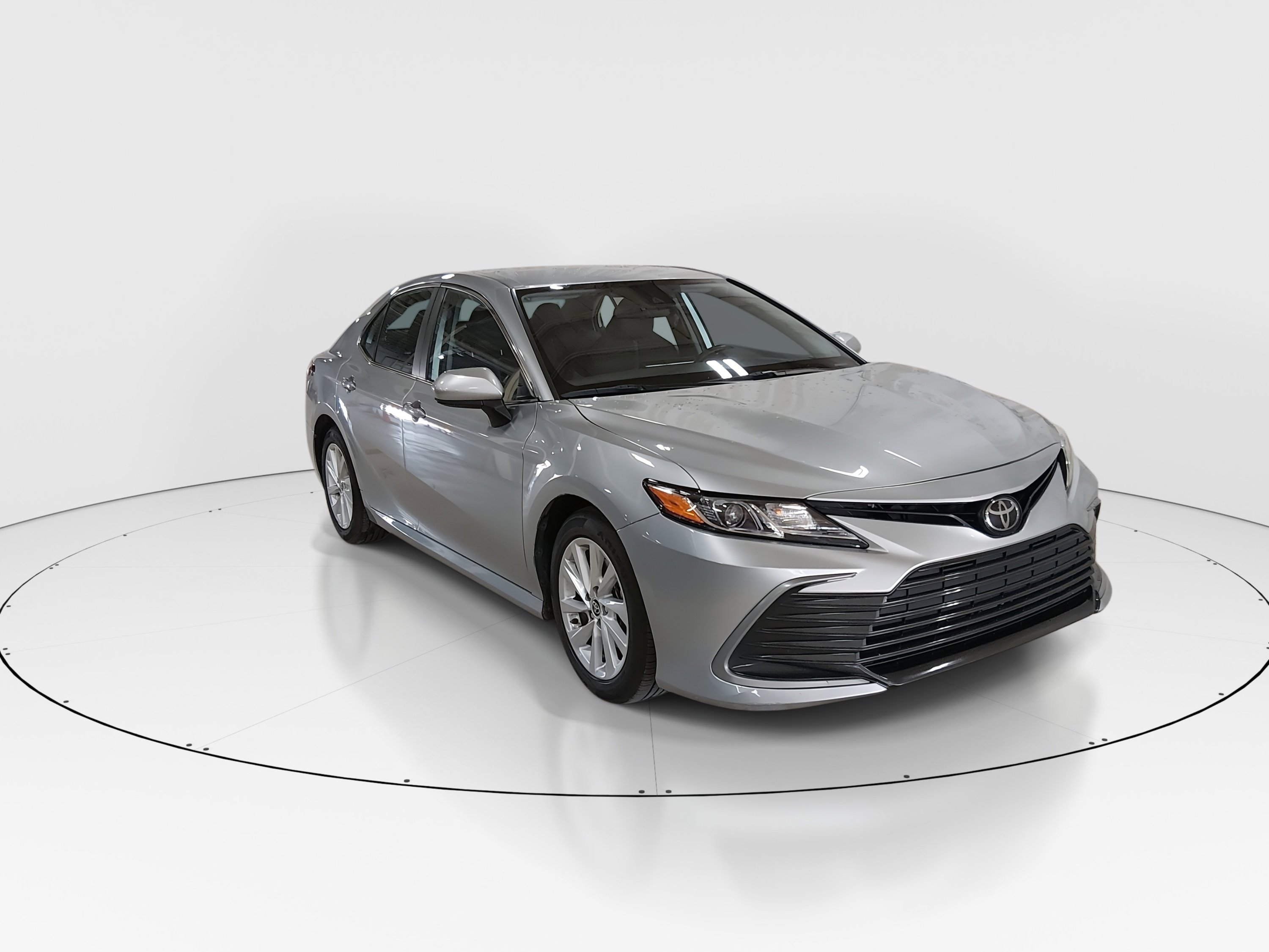 2024 Toyota Camry LE's photo