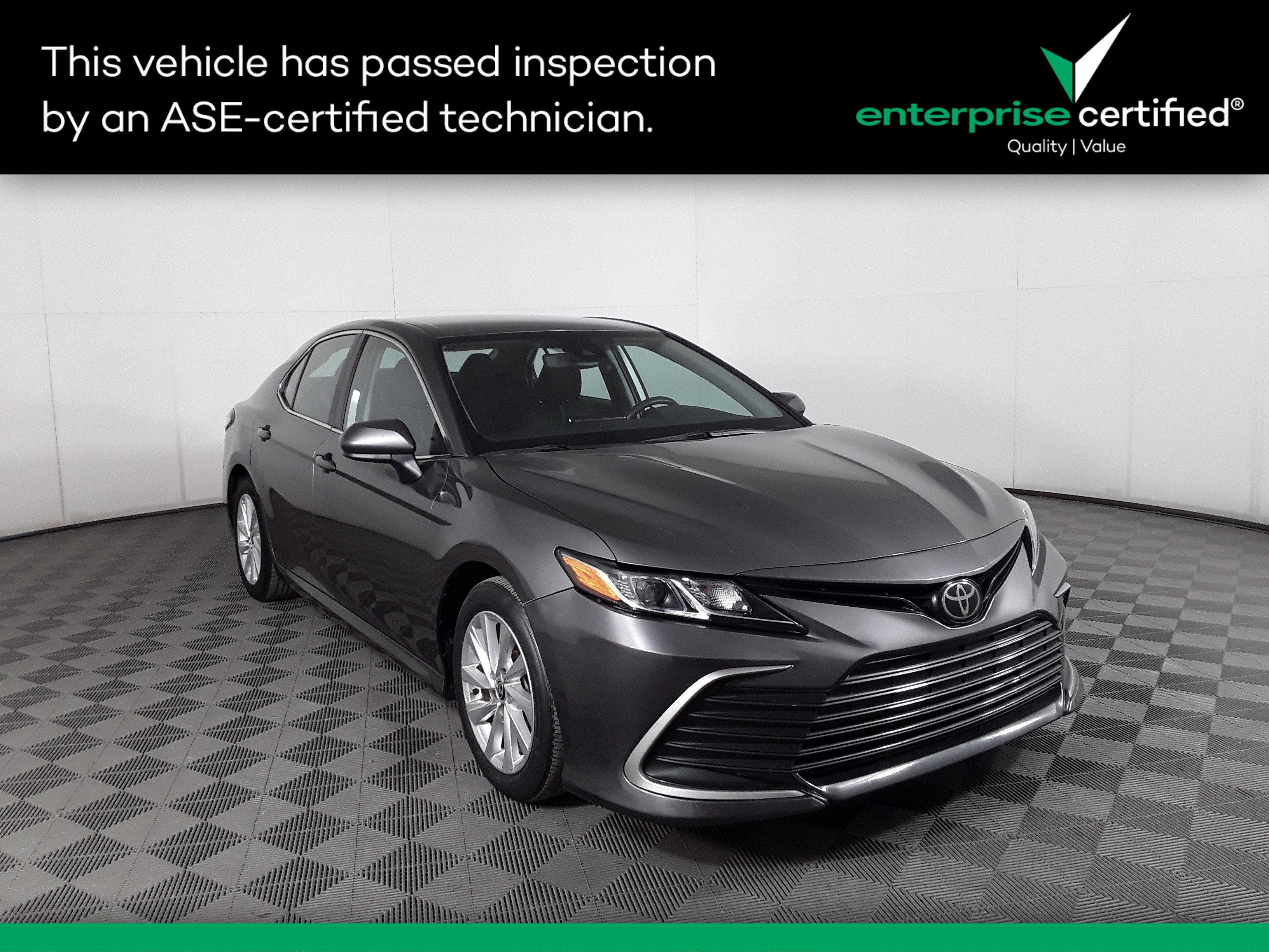 2023 Toyota Camry LE's photo