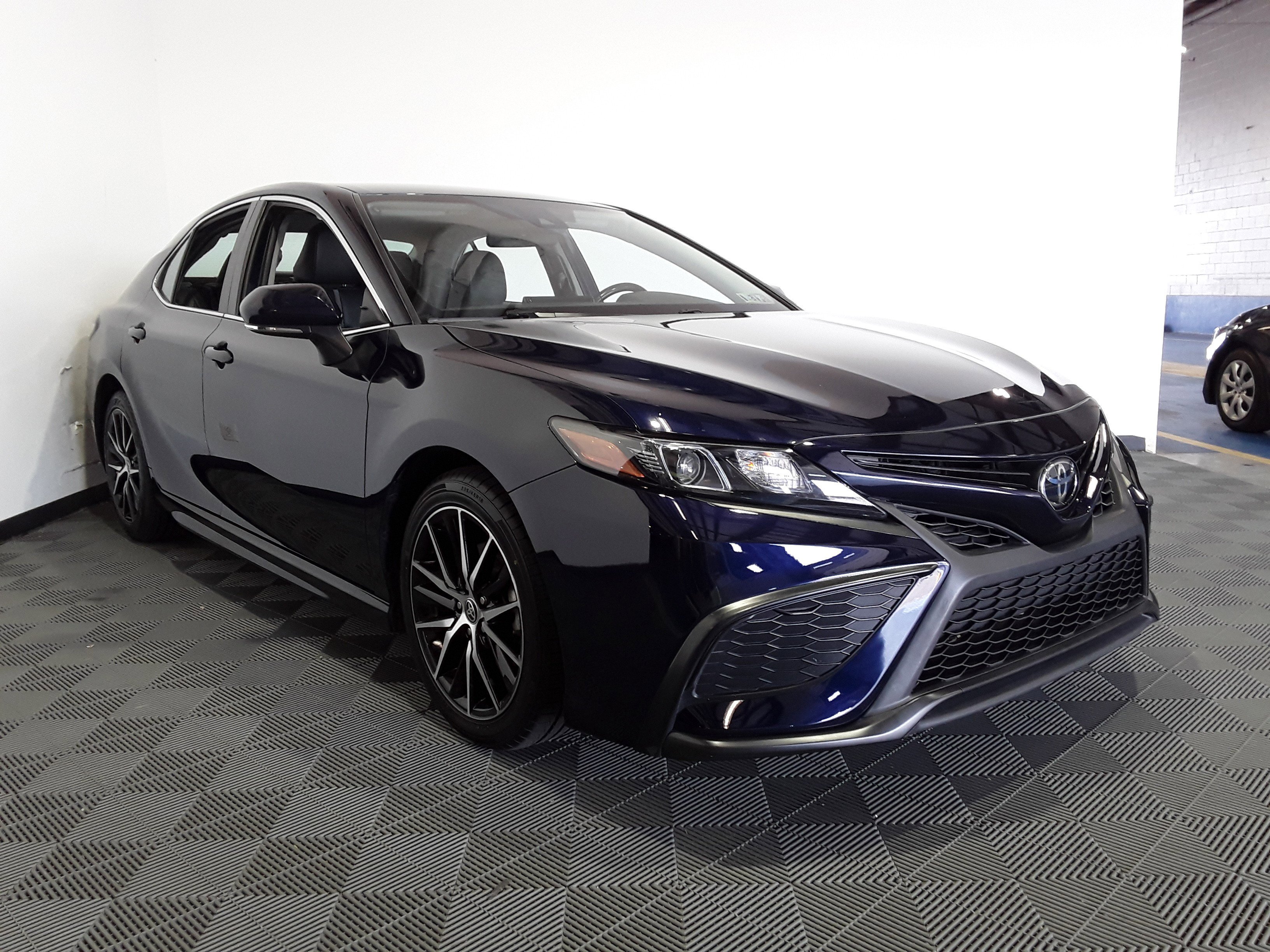 Used 2022 Toyota Camry SE Auto