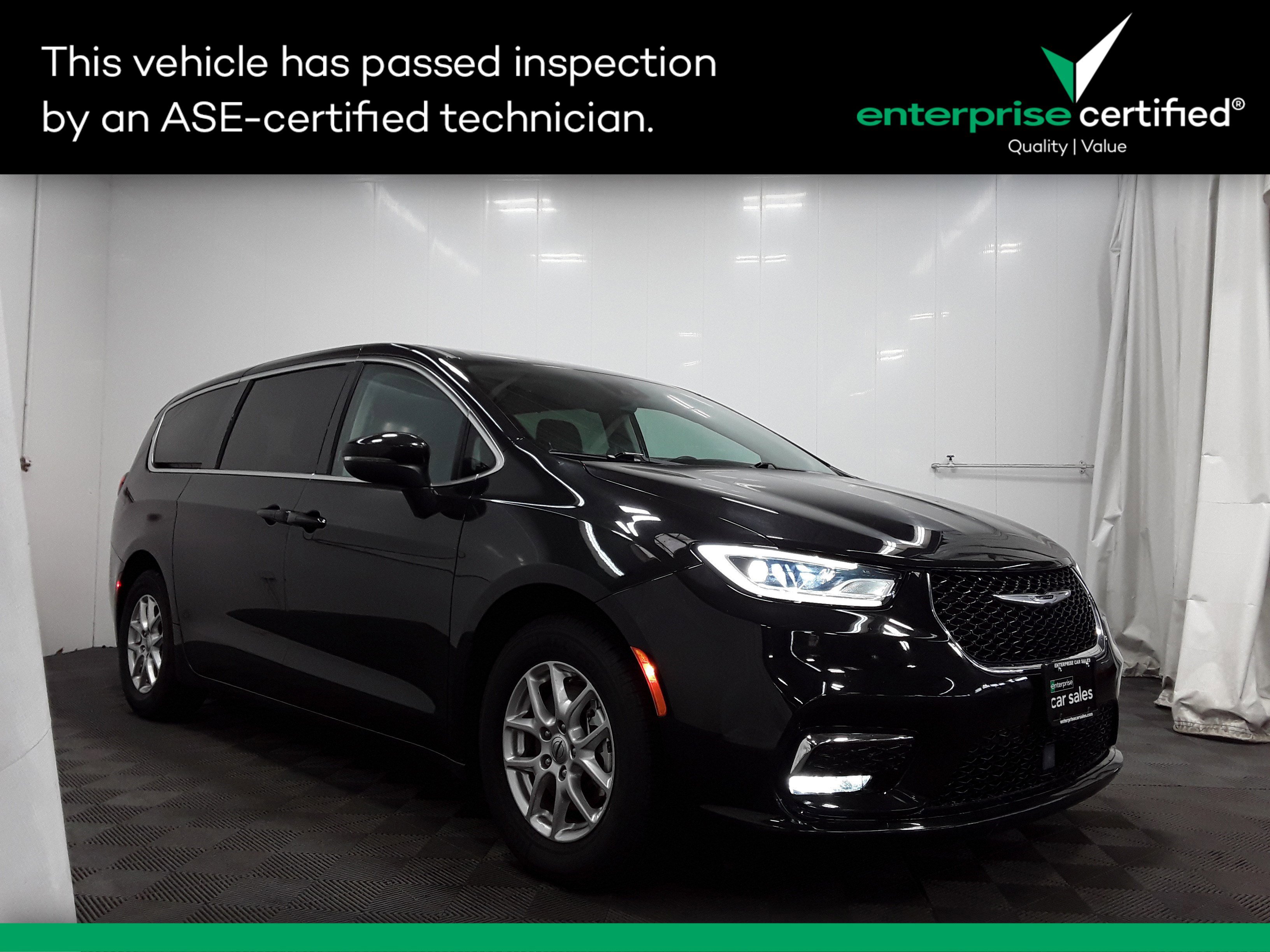 2023 Chrysler Pacifica Touring L's photo