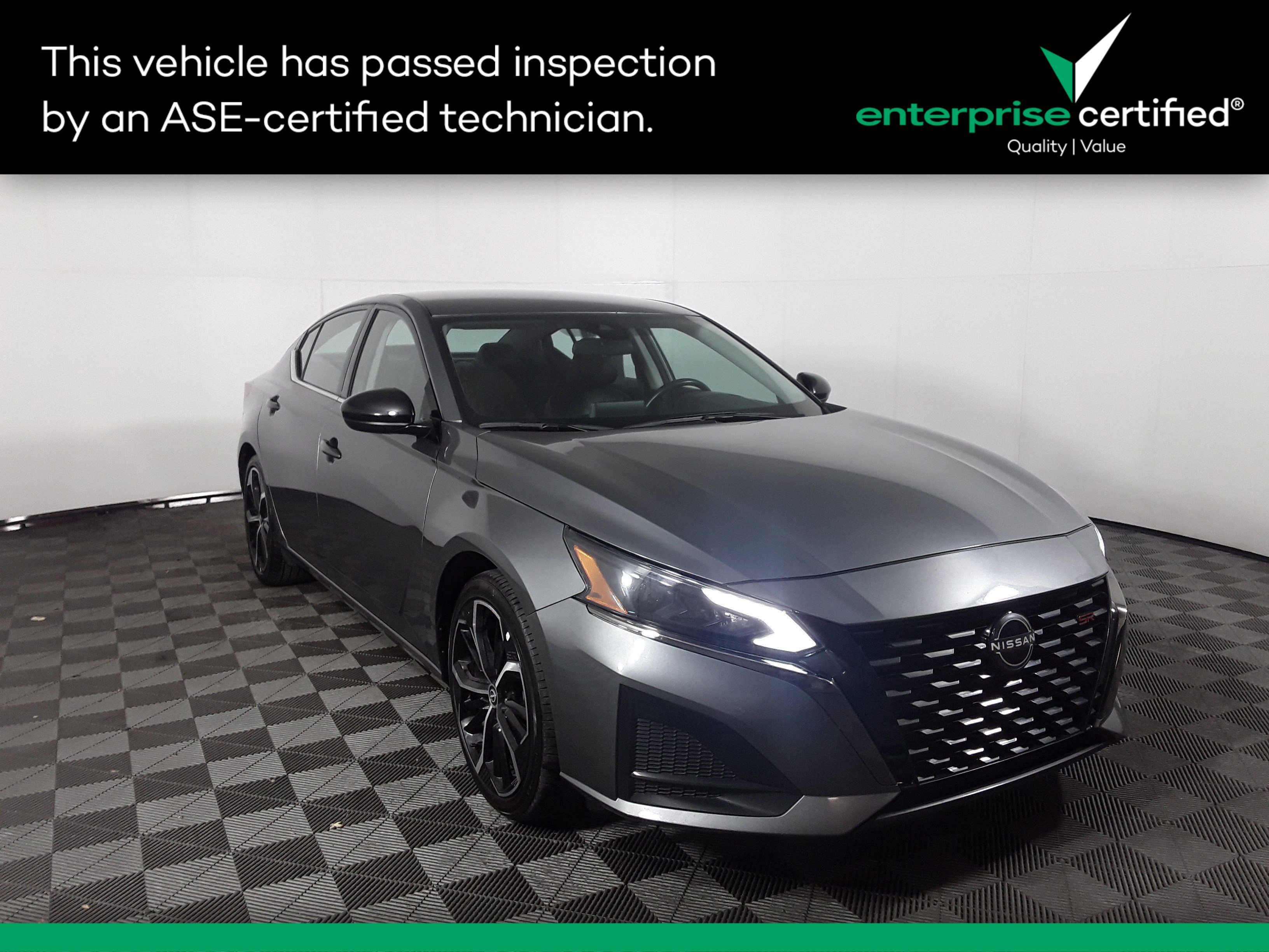 2024 Nissan Altima SR's photo