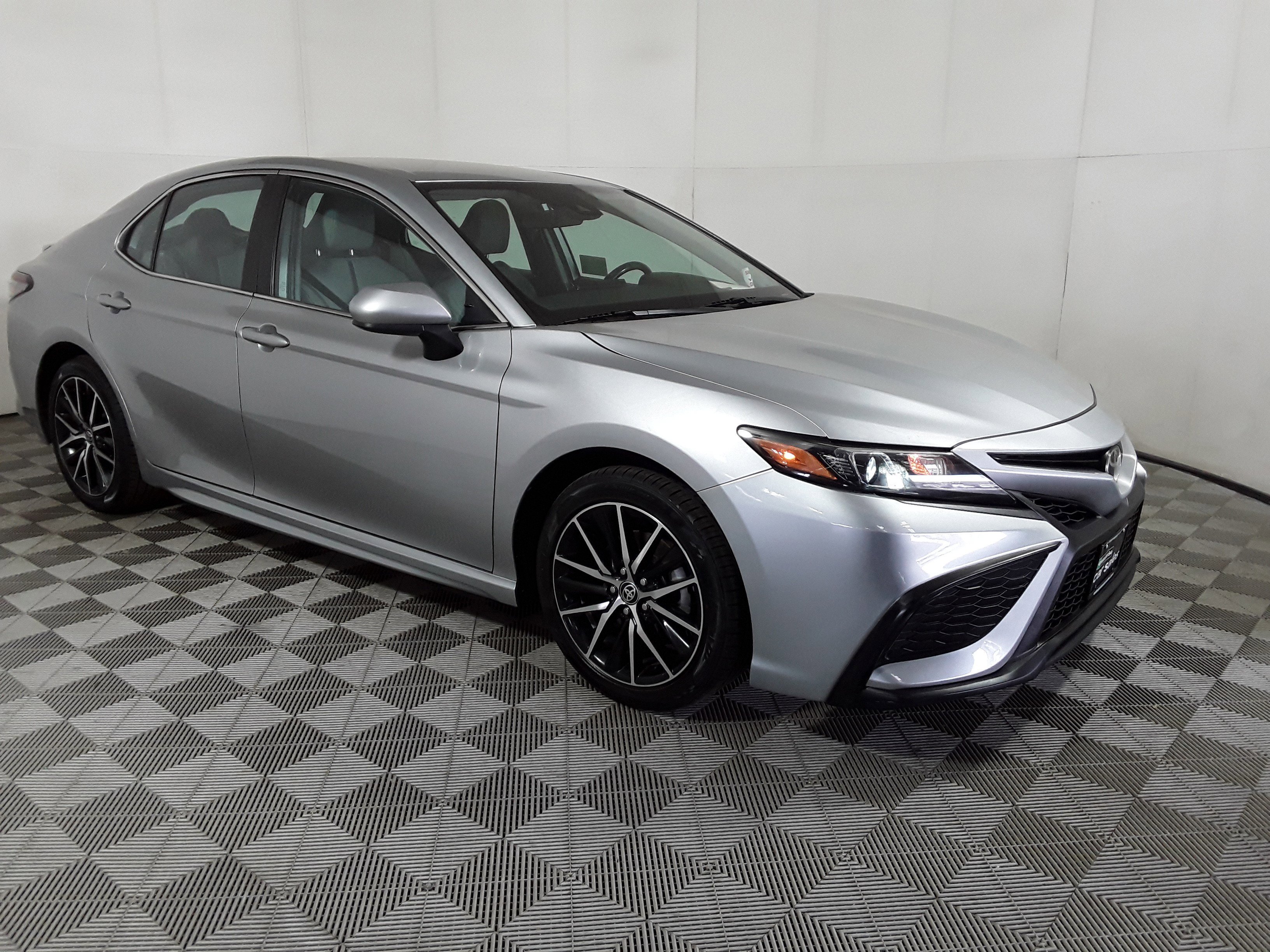 2021 Toyota Camry SE Auto