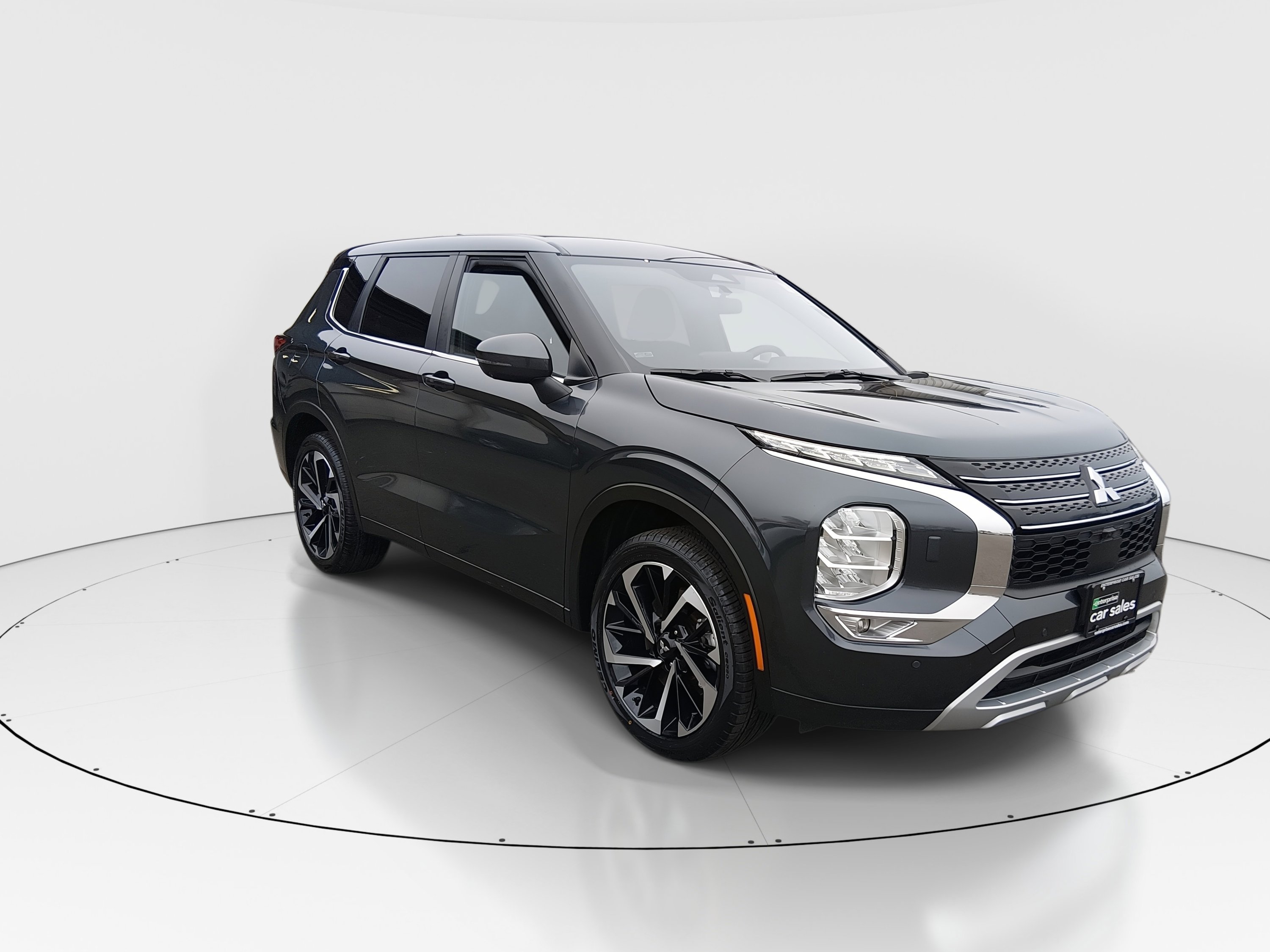 2024 Mitsubishi Outlander SE's photo