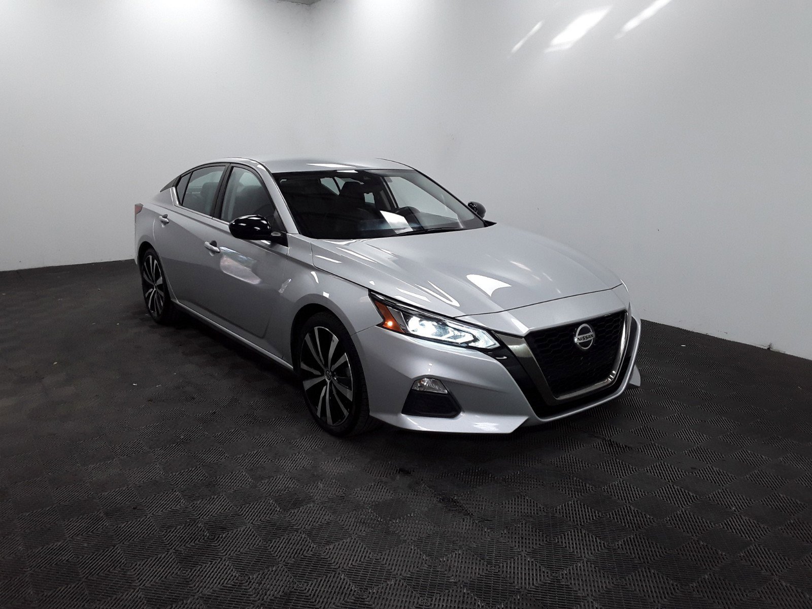 2022 Nissan Altima 2.5 SR Sedan