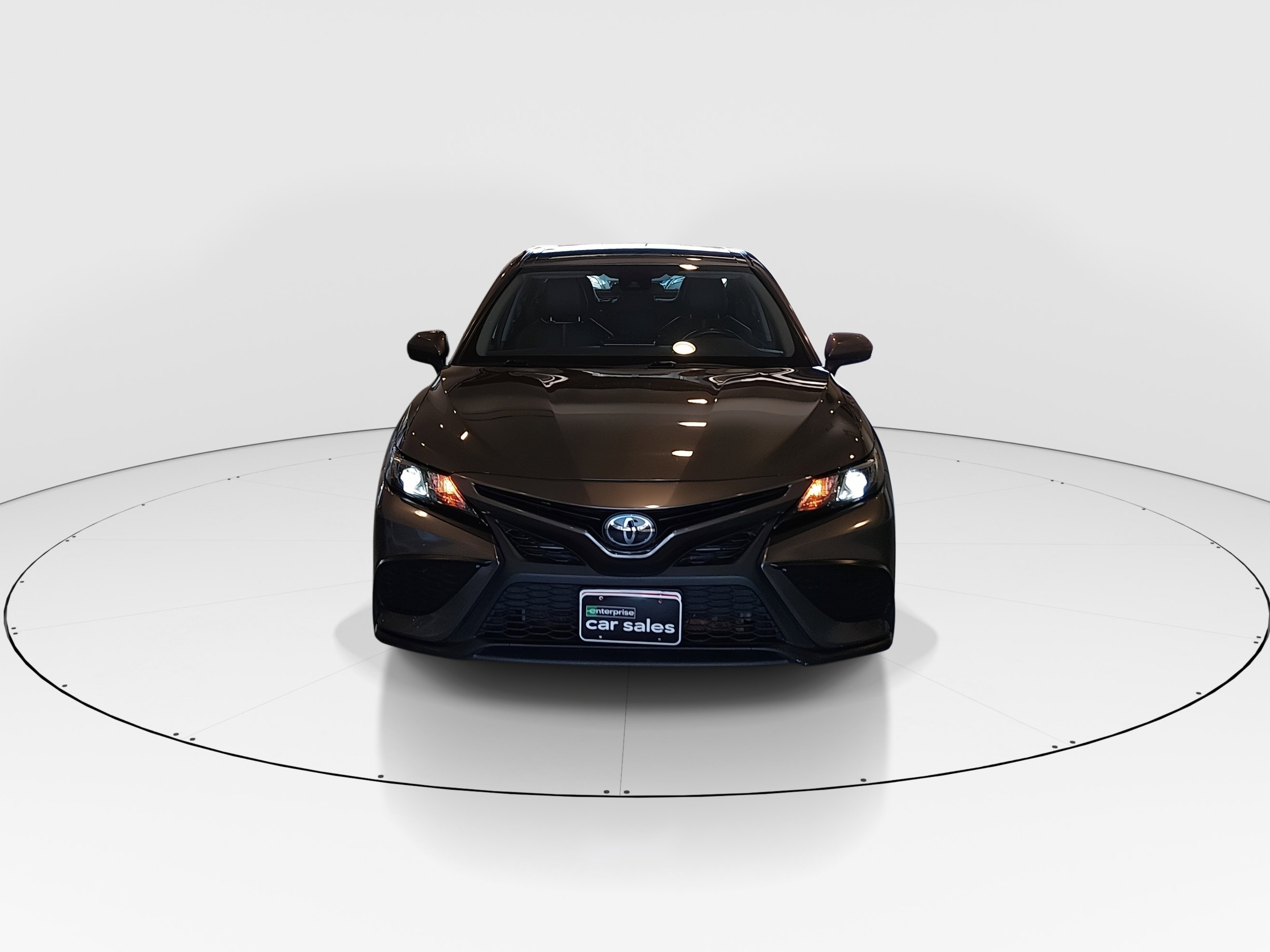 2024 Toyota Camry SE - Photo 2