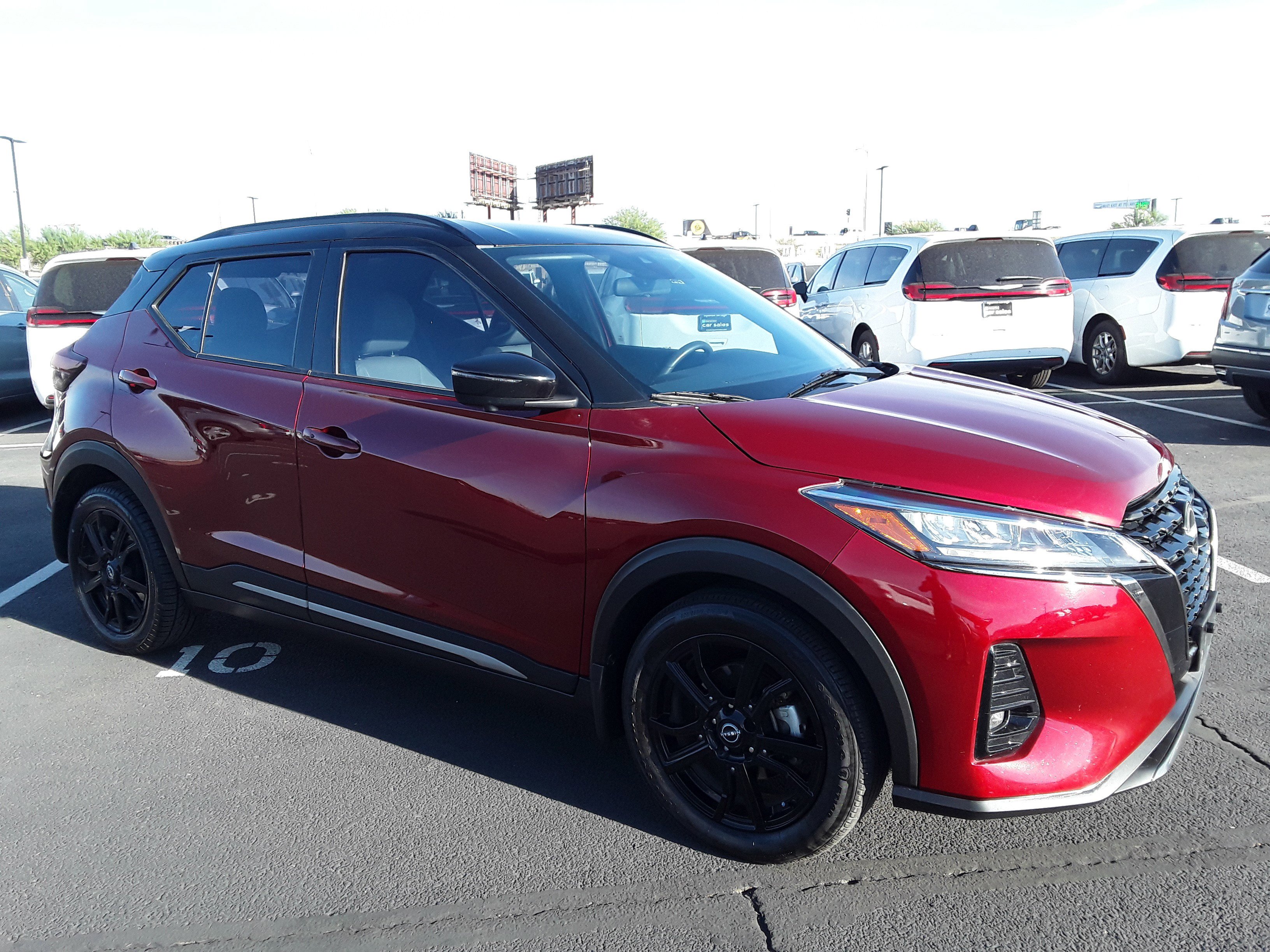 2023 Nissan Kicks SR