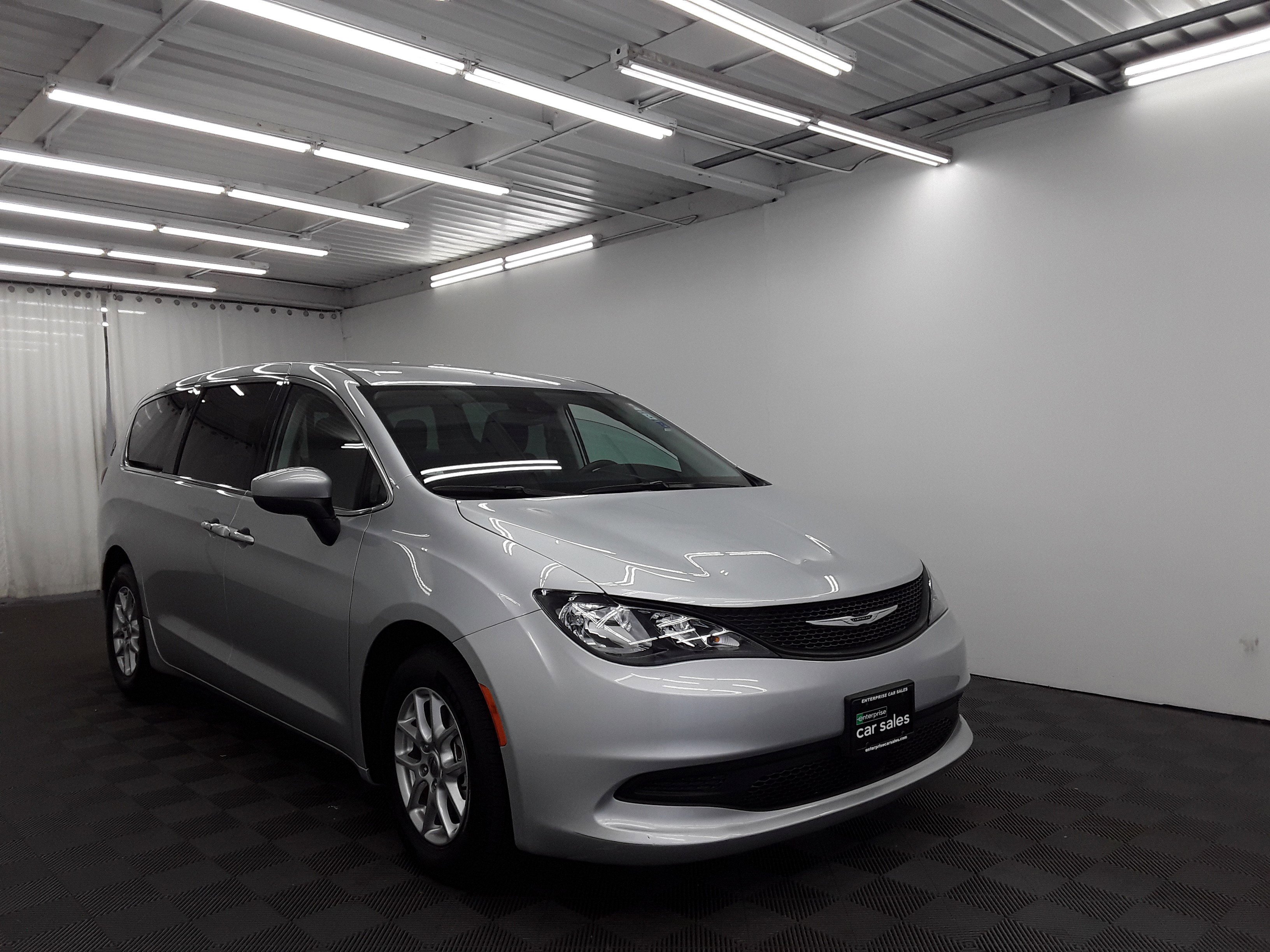 2023 Chrysler Voyager LX FWD