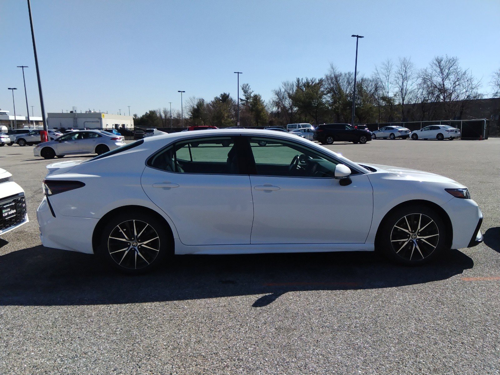 2022 Toyota Camry SE Auto