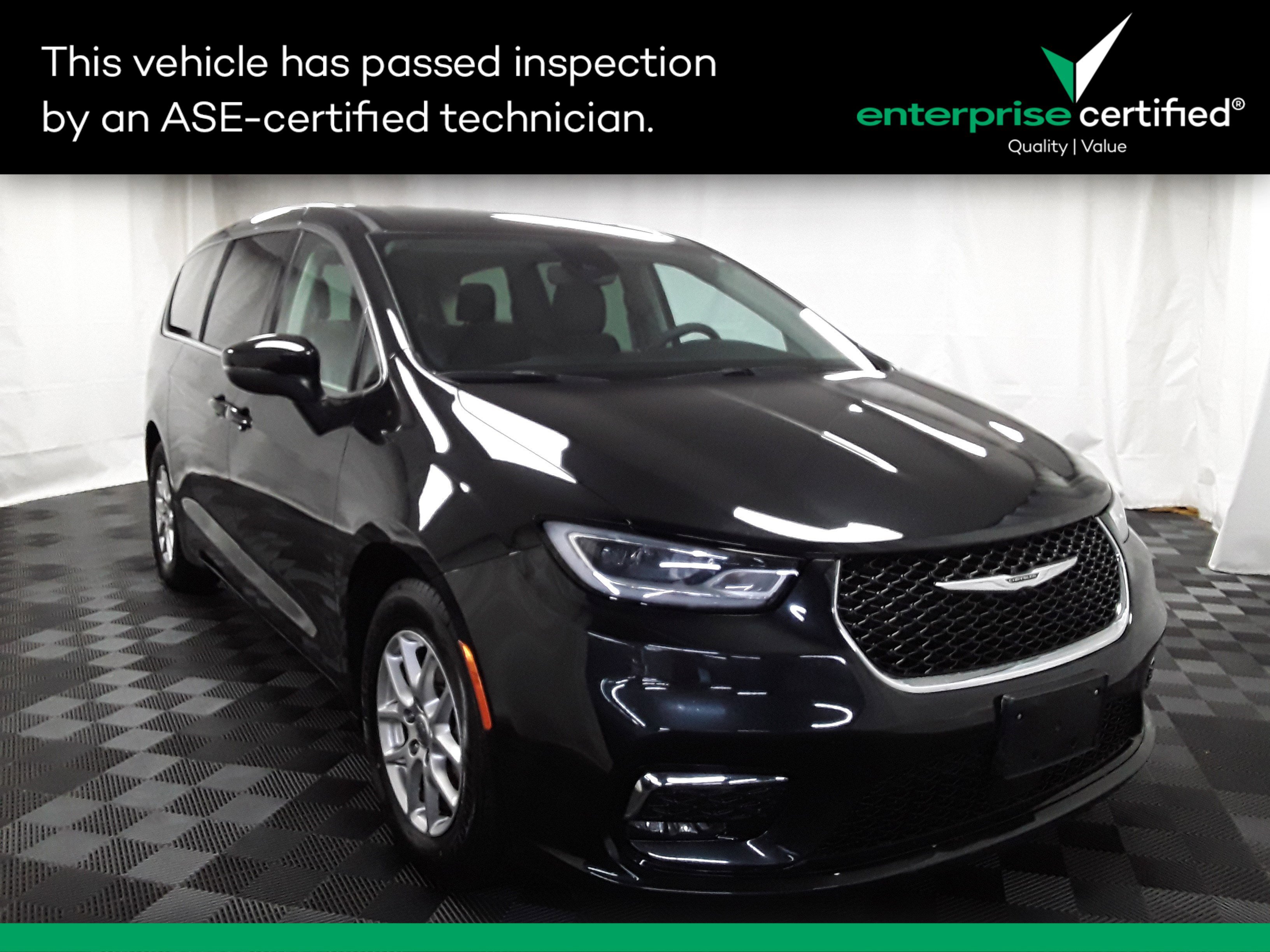 2023 Chrysler Pacifica Touring L's photo