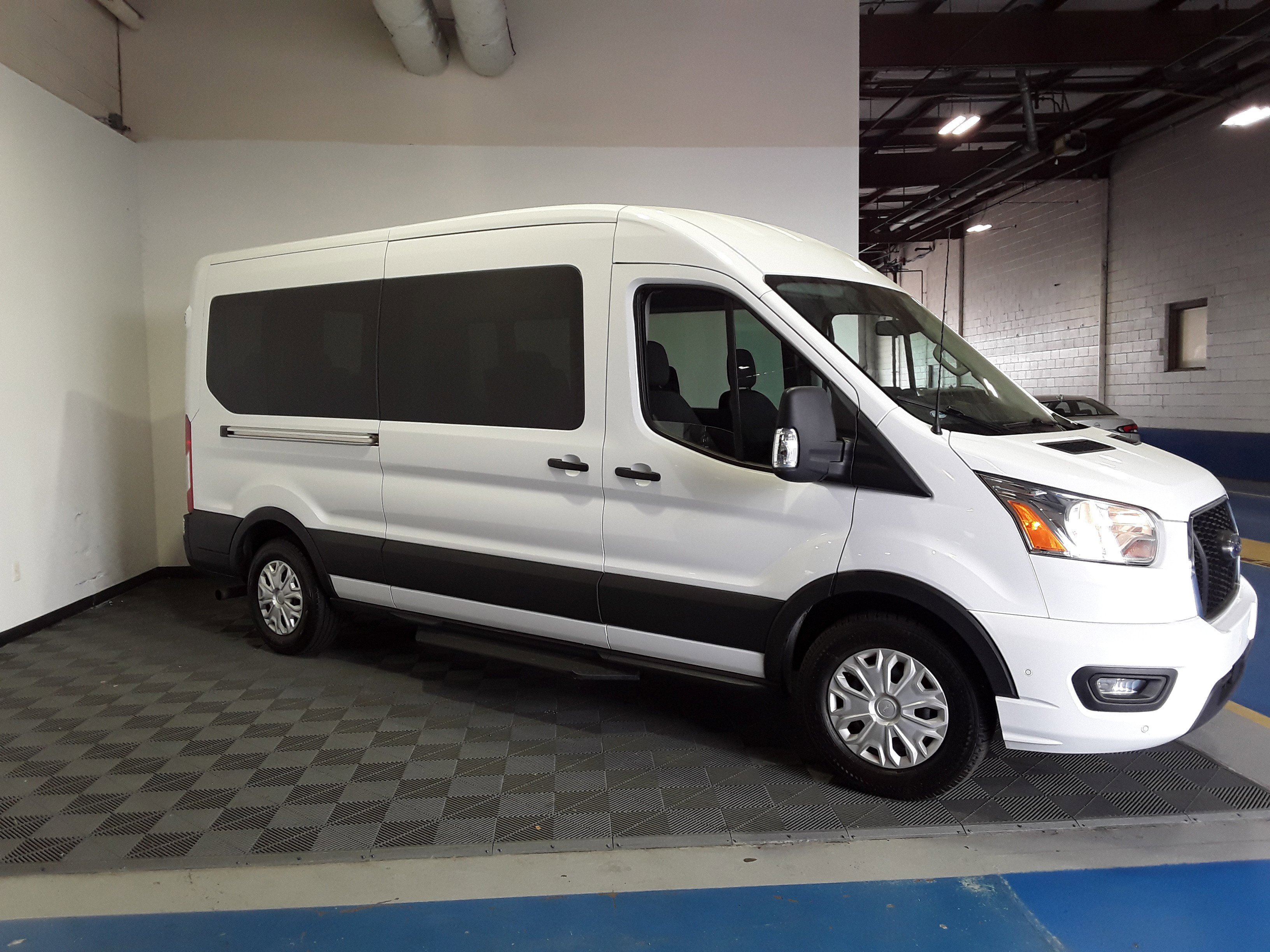2022 Ford Transit Passenger Wagon XLT T-350 148
