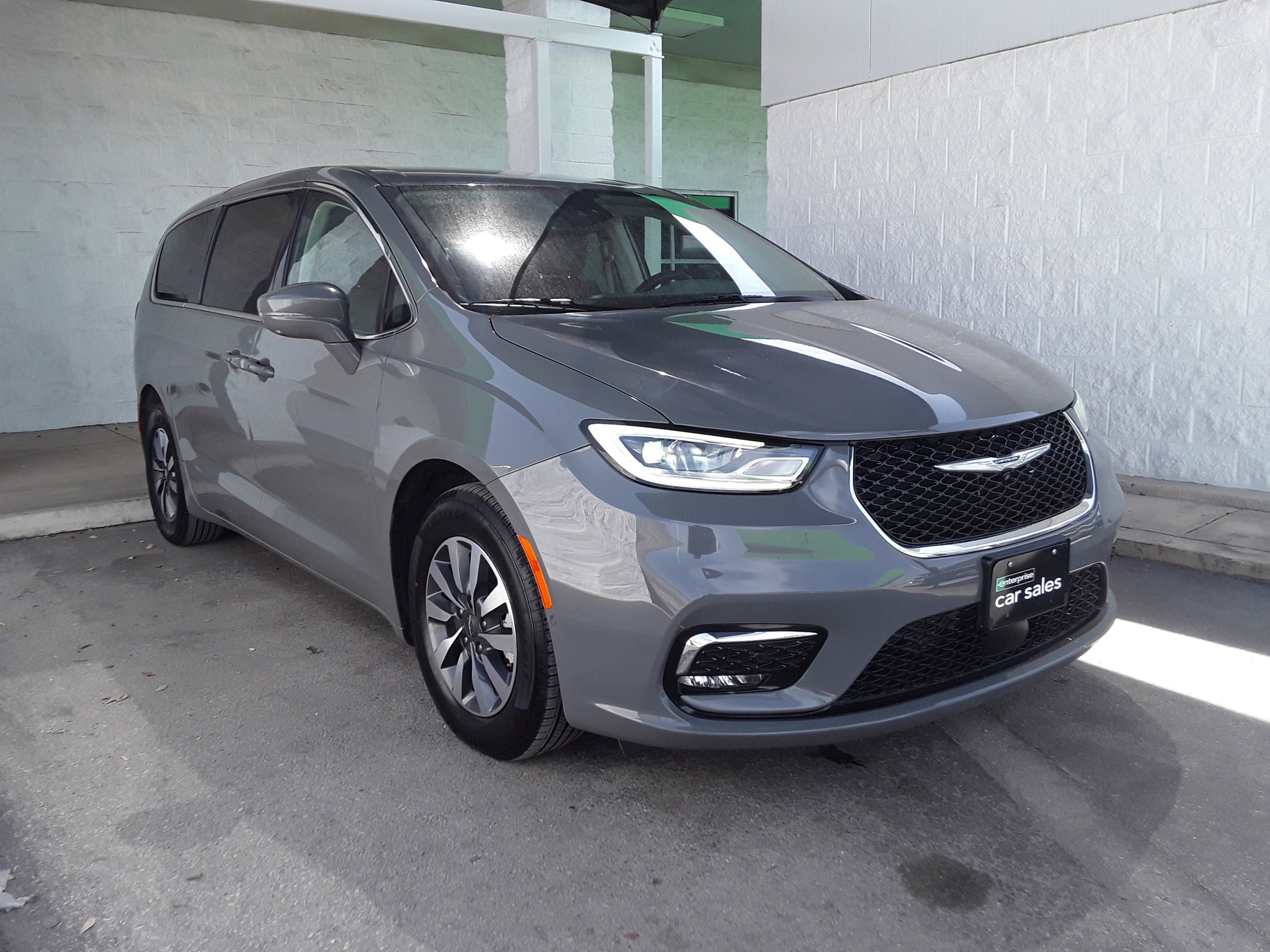 Used 2022 Chrysler Pacifica Hybrid Touring L FWD