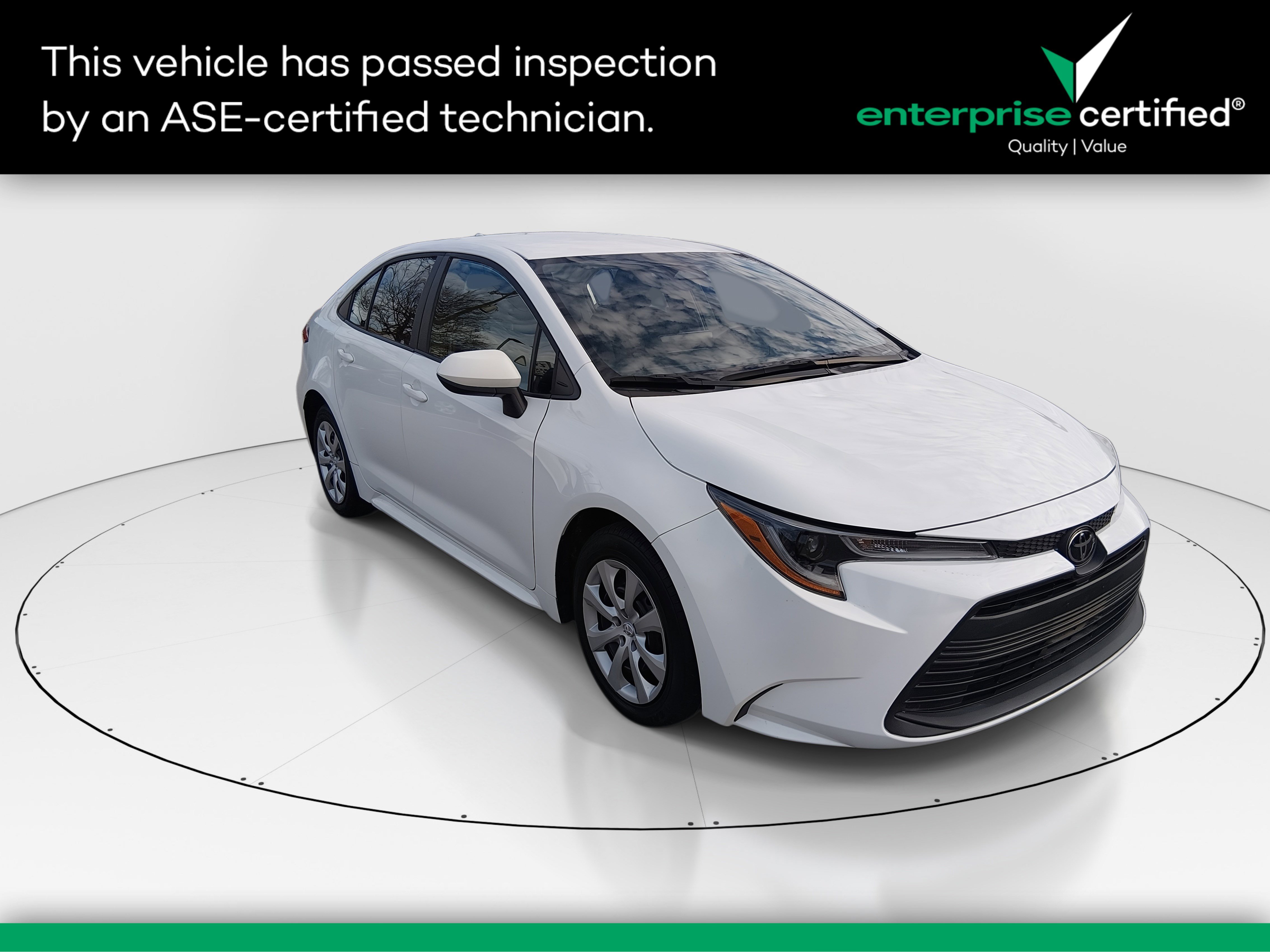 2024 Toyota Corolla LE's photo